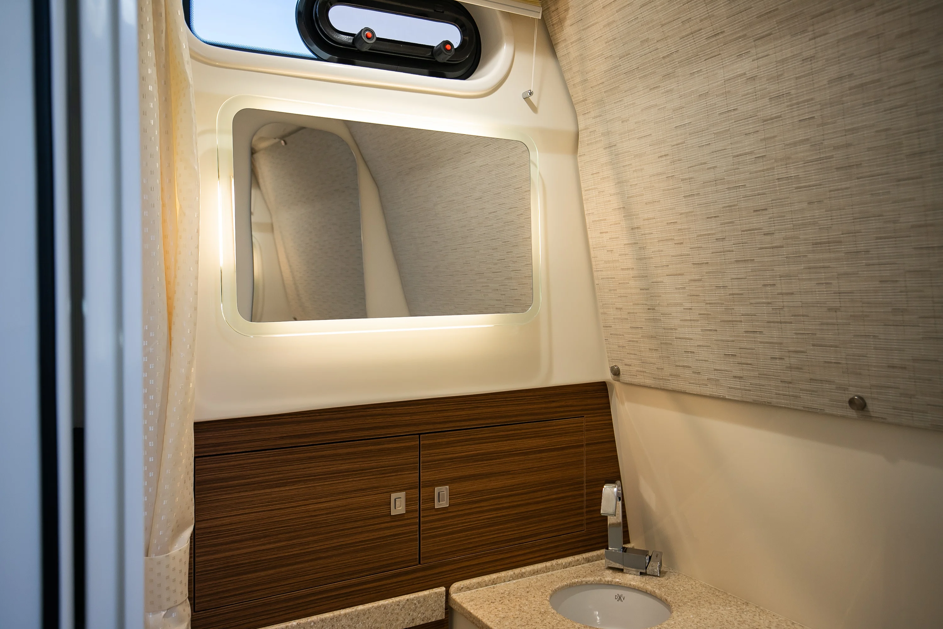 2024 Boston Whaler 420 Outrage Image Thumbnail #95