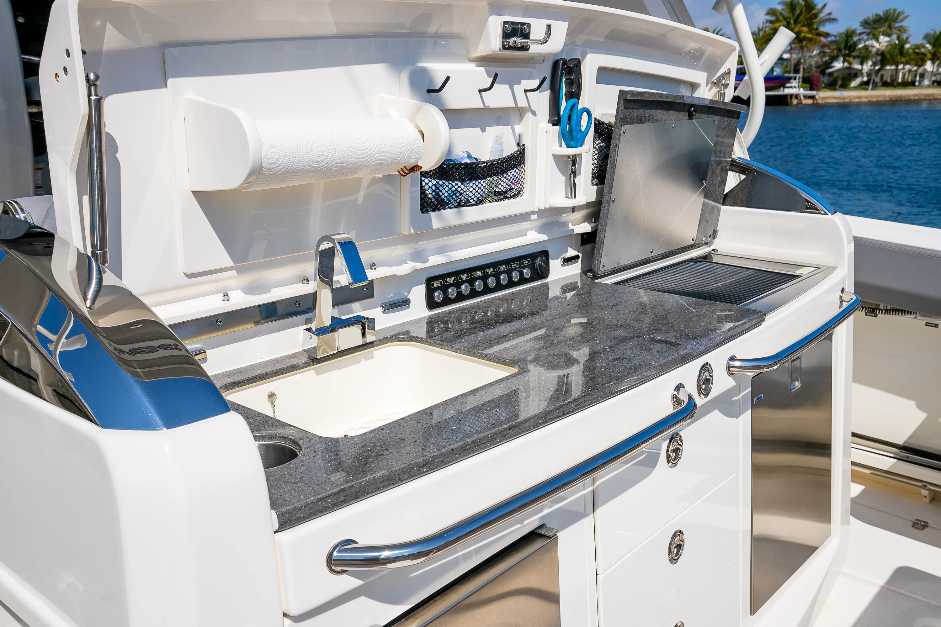 2024 Boston Whaler 420 Outrage Image Thumbnail #38