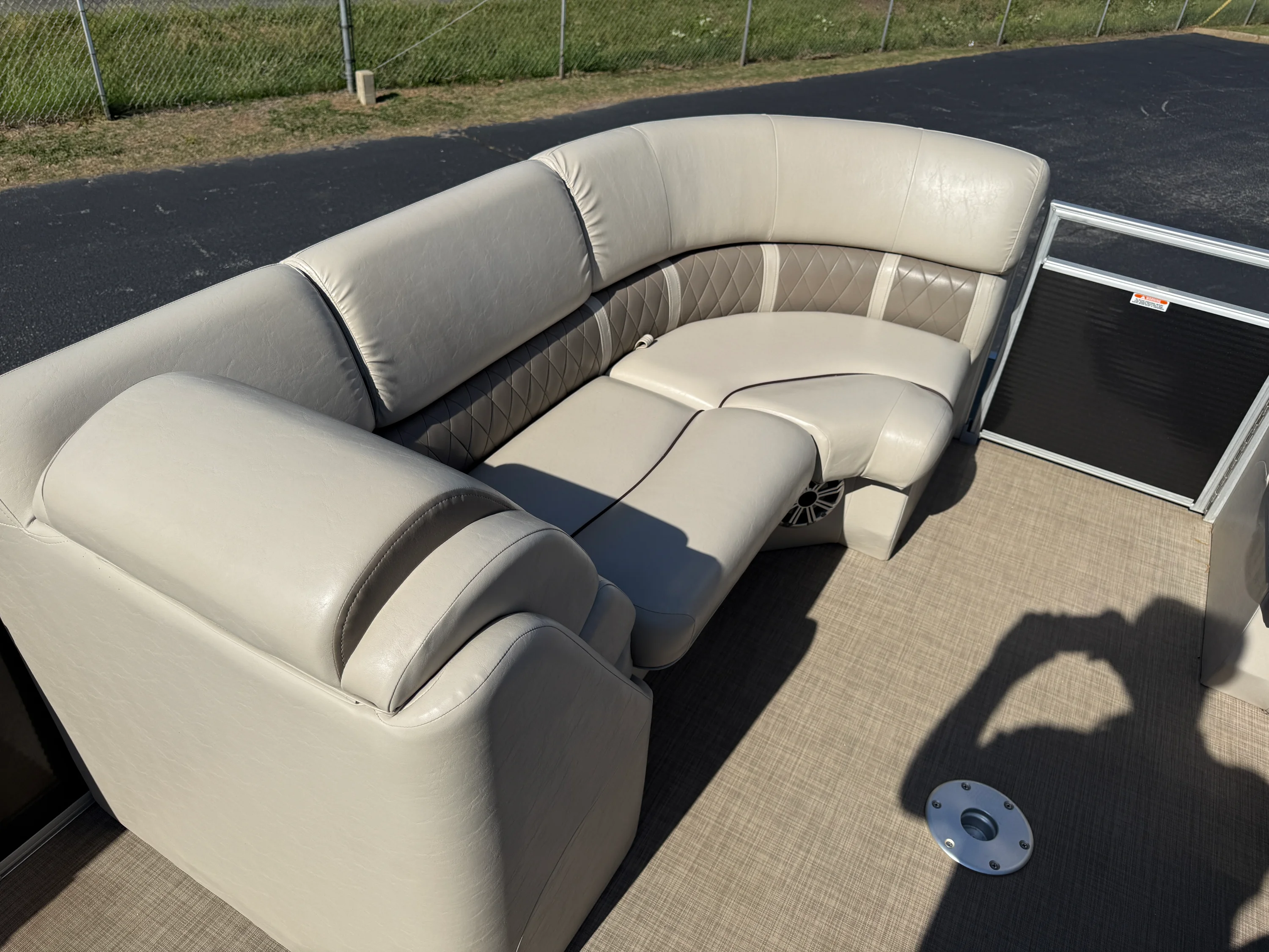 2016 Bennington 2250 GSR Image Thumbnail #4