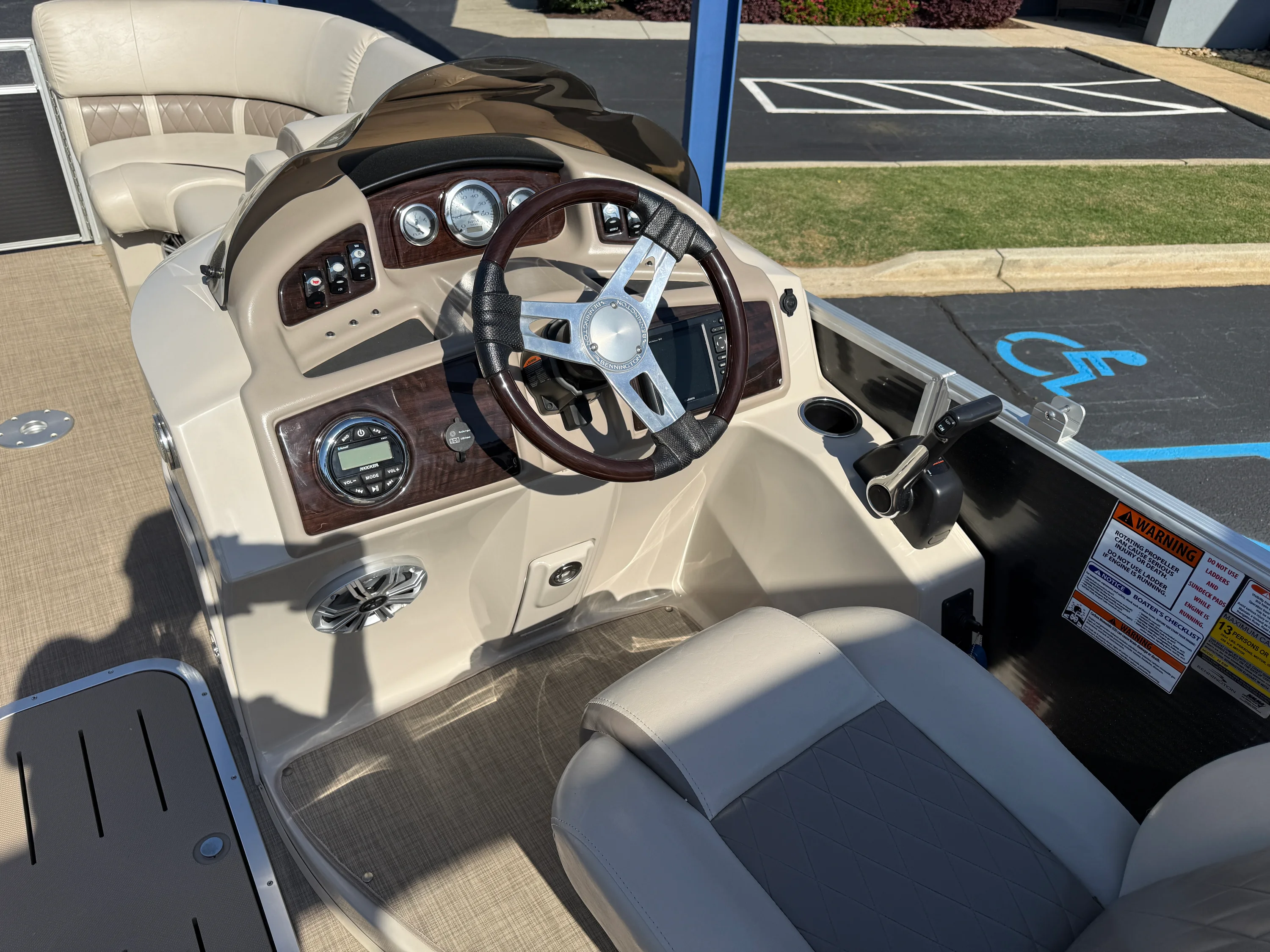 2016 Bennington 2250 GSR Image Thumbnail #5