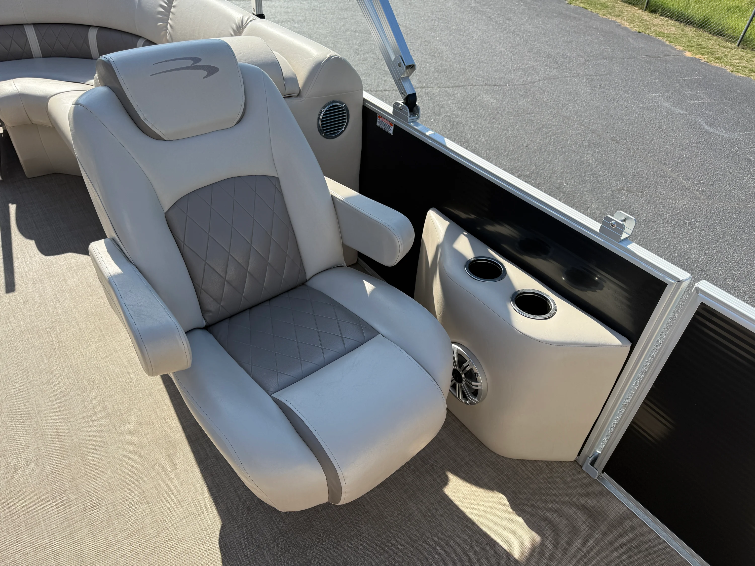 2016 Bennington 2250 GSR Image Thumbnail #10