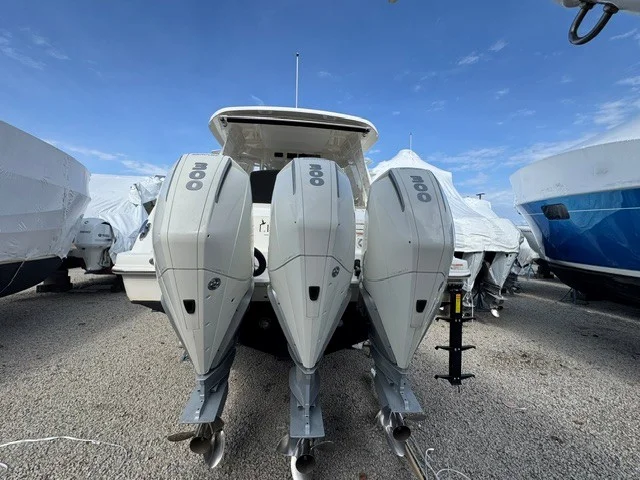 2021 Boston Whaler 350 REALM Image Thumbnail #1