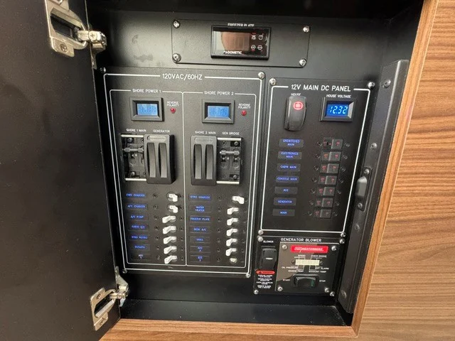 2021 Boston Whaler 350 REALM Image Thumbnail #18