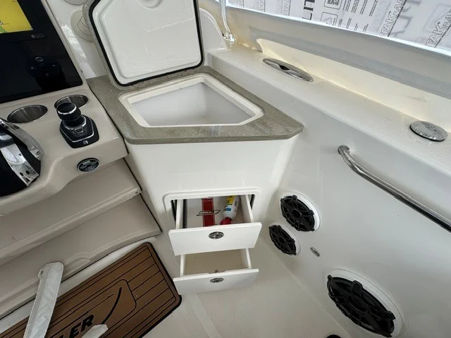 2021 Boston Whaler 350 REALM Image Thumbnail #13