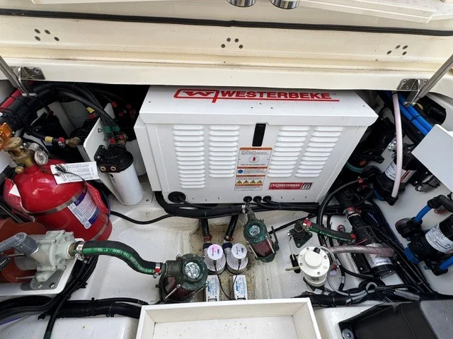 2021 Boston Whaler 350 REALM Image Thumbnail #28