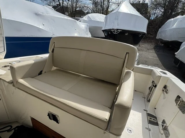 2021 Boston Whaler 350 REALM Image Thumbnail #7