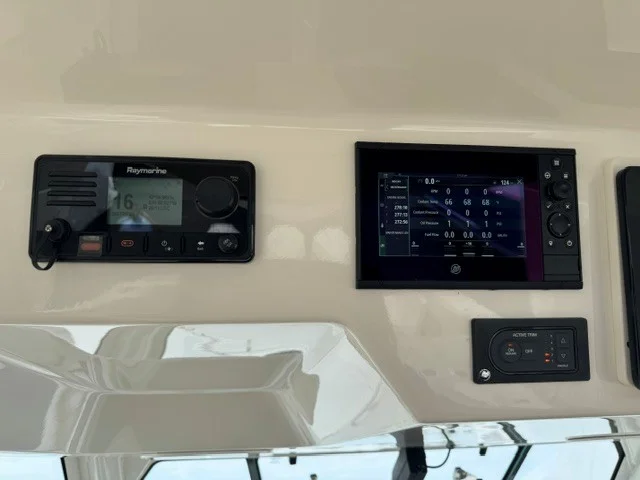 2021 Boston Whaler 350 REALM Image Thumbnail #12