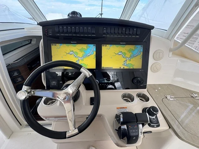 2021 Boston Whaler 350 REALM Image Thumbnail #10