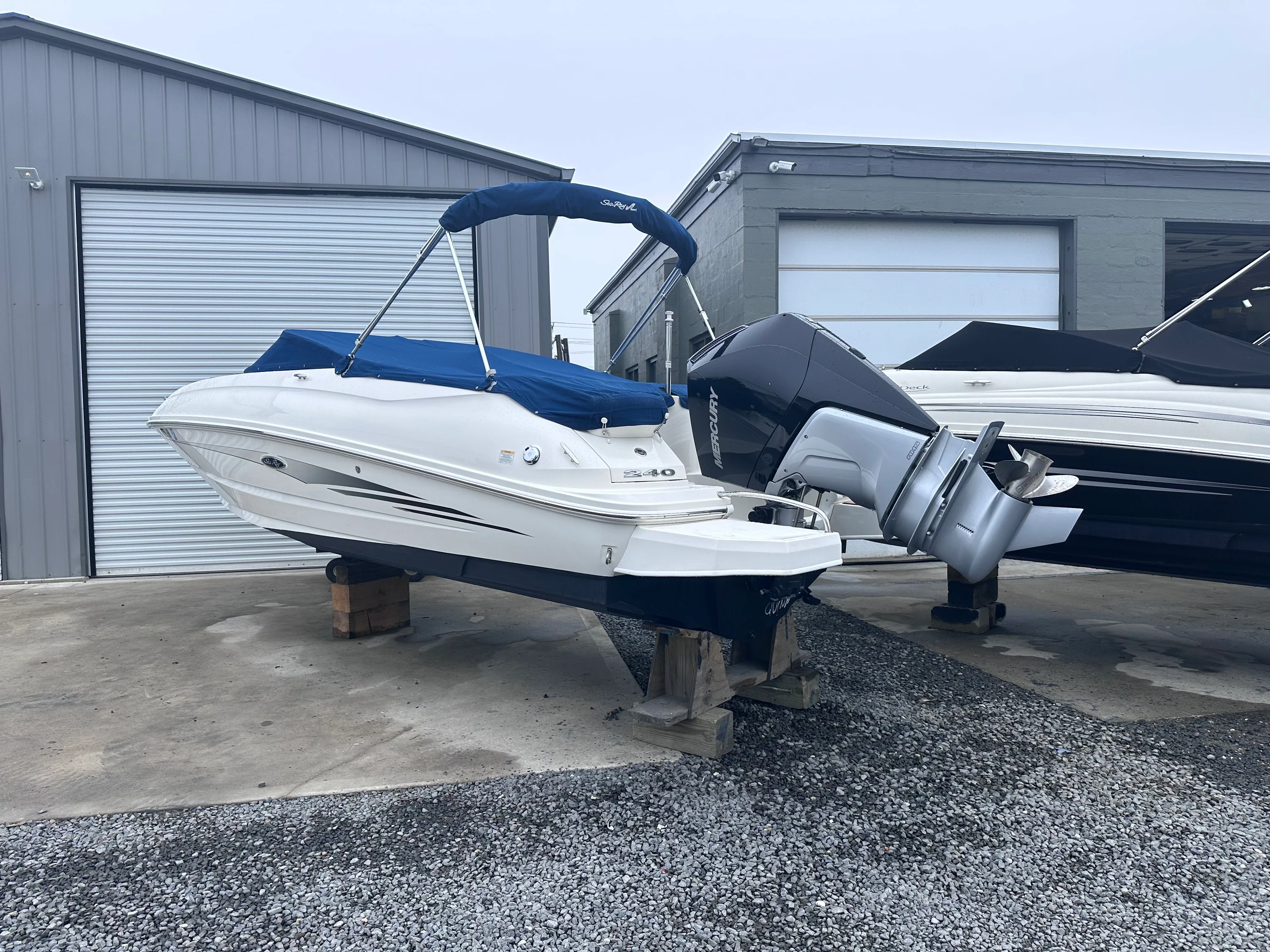 2016 Sea Ray 240 Sundeck Outboard Image Thumbnail #1