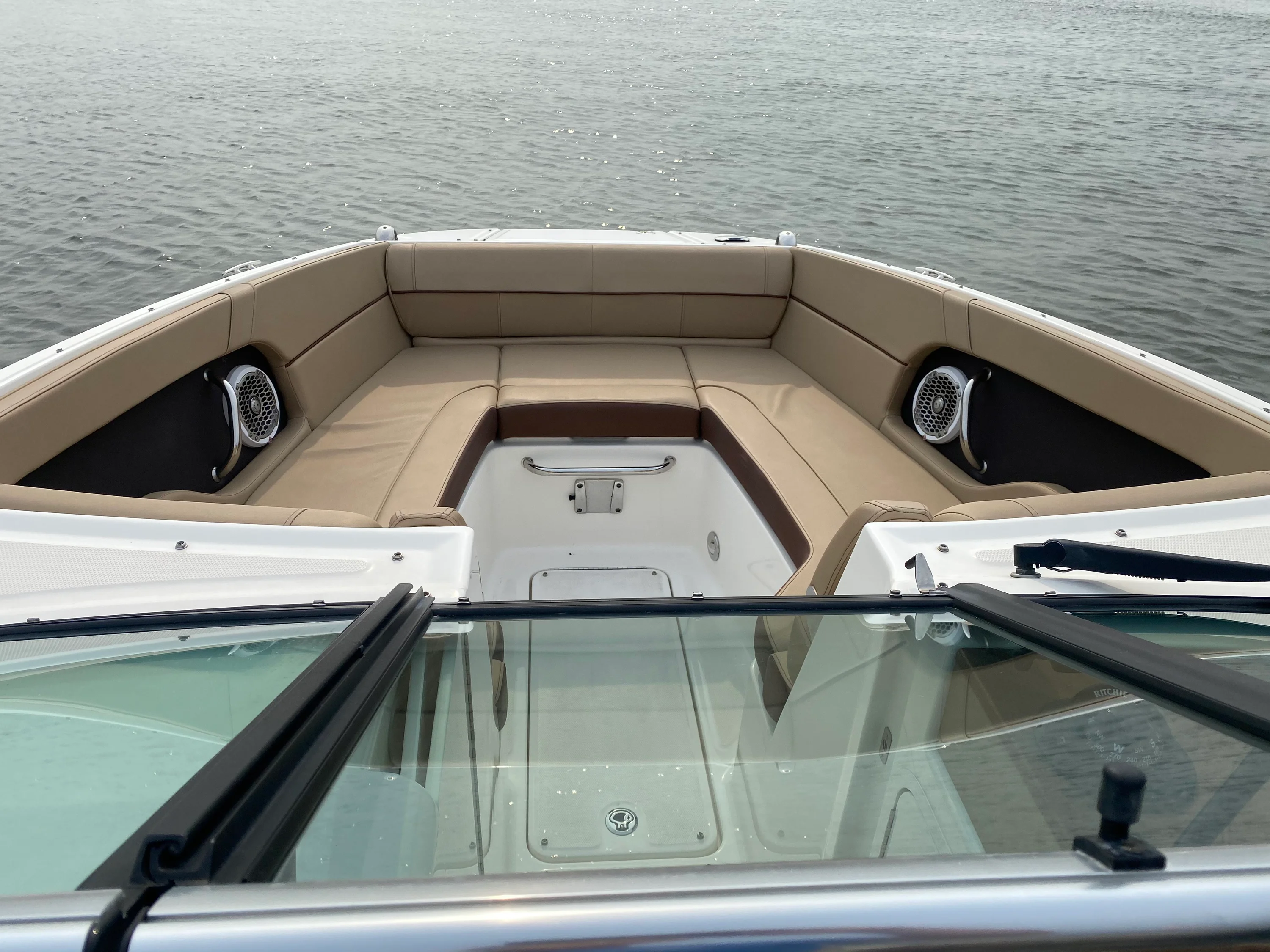 2016 Sea Ray 240 Sundeck Outboard Image Thumbnail #9