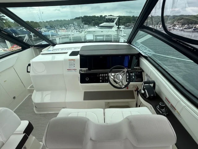 2026 Sea Ray Sundancer 320 Image Thumbnail #8