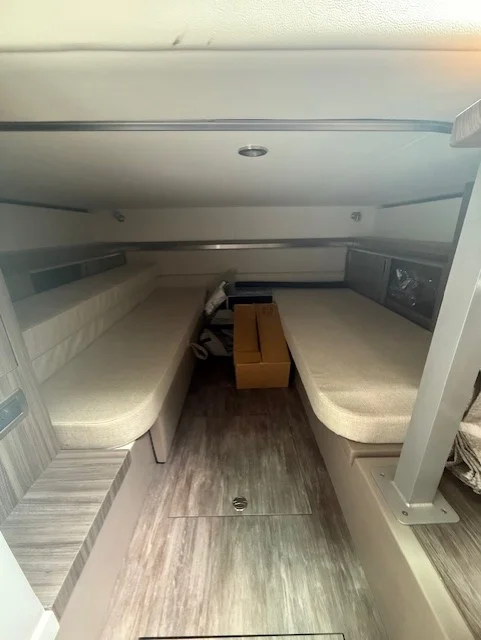2026 Sea Ray Sundancer 320 Image Thumbnail #15