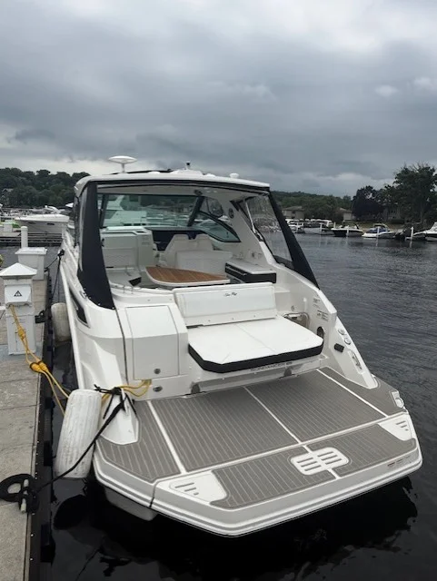 2026 Sea Ray Sundancer 320 Image Thumbnail #2