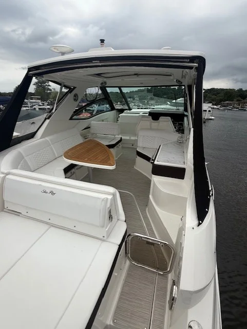 2026 Sea Ray Sundancer 320 Image Thumbnail #3
