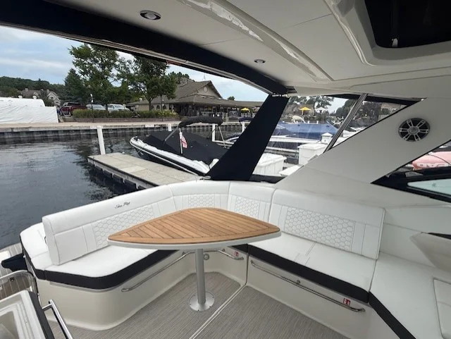 2026 Sea Ray Sundancer 320 Image Thumbnail #4