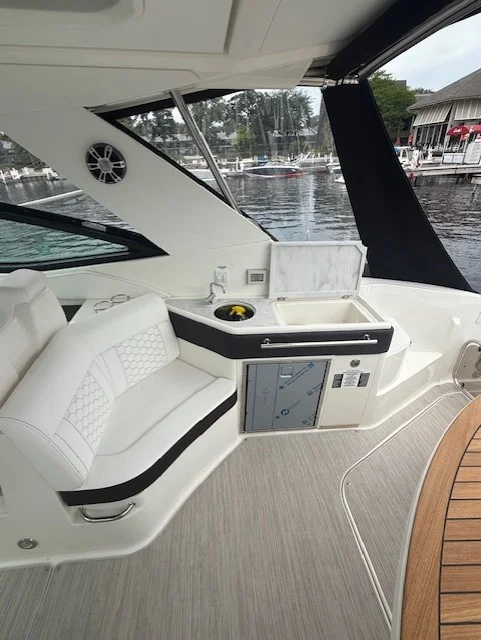 2026 Sea Ray Sundancer 320 Image Thumbnail #6