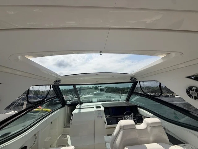 2026 Sea Ray Sundancer 320 Image Thumbnail #7