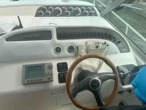 1998 Sea Ray 310 SUNDANCER Image Thumbnail #7