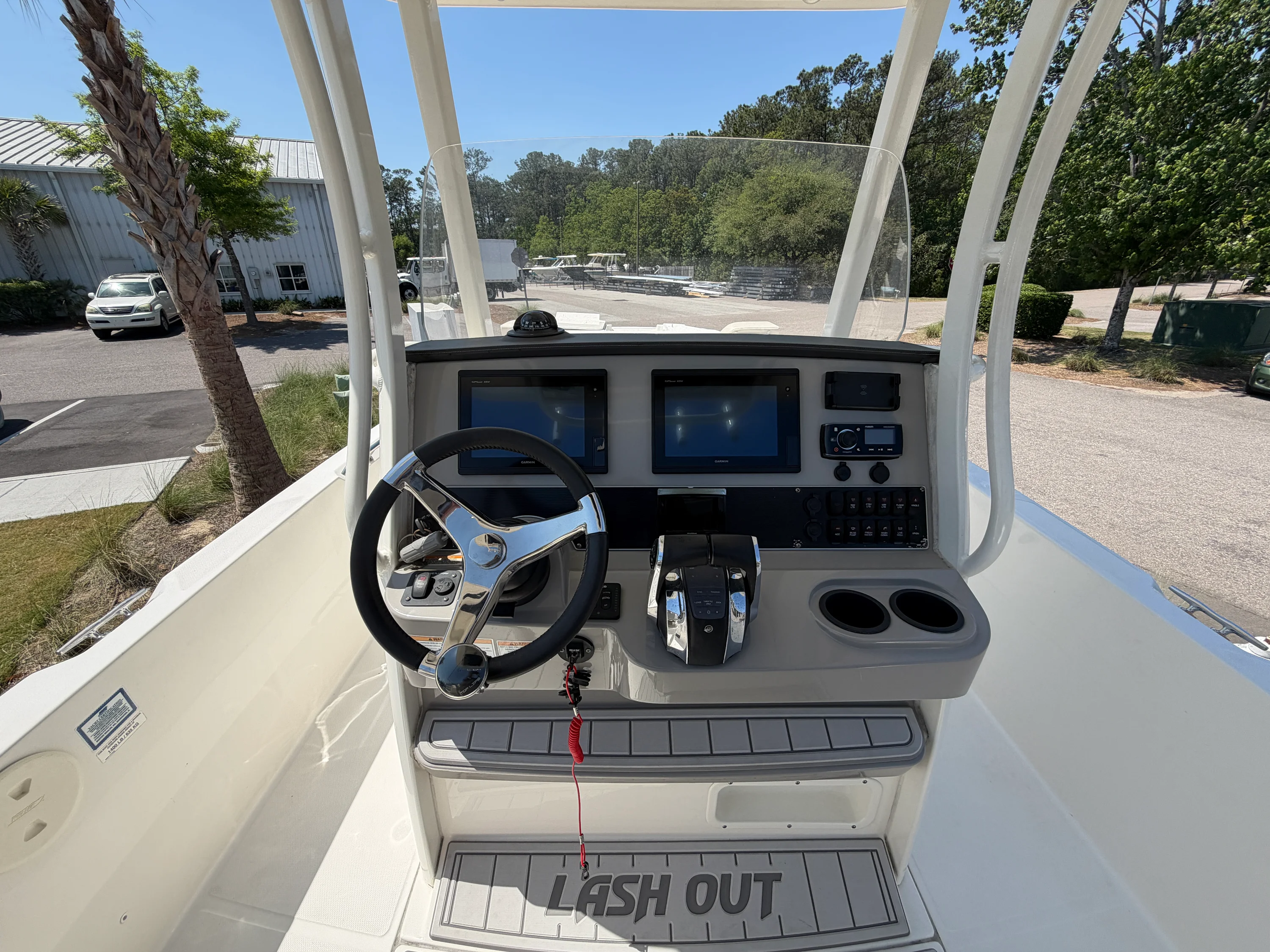 2017 Boston Whaler 270 DAUNTLESS Image Thumbnail #11