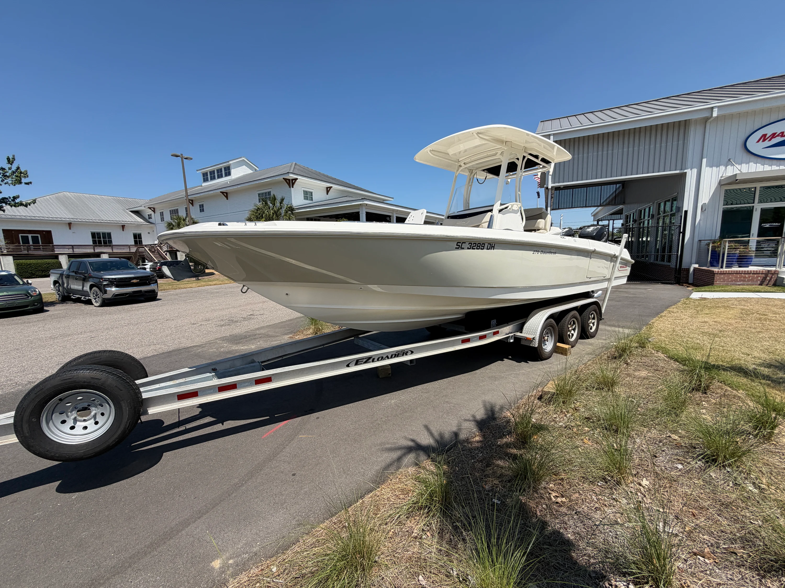 2017 Boston Whaler 270 DAUNTLESS Image Thumbnail #1