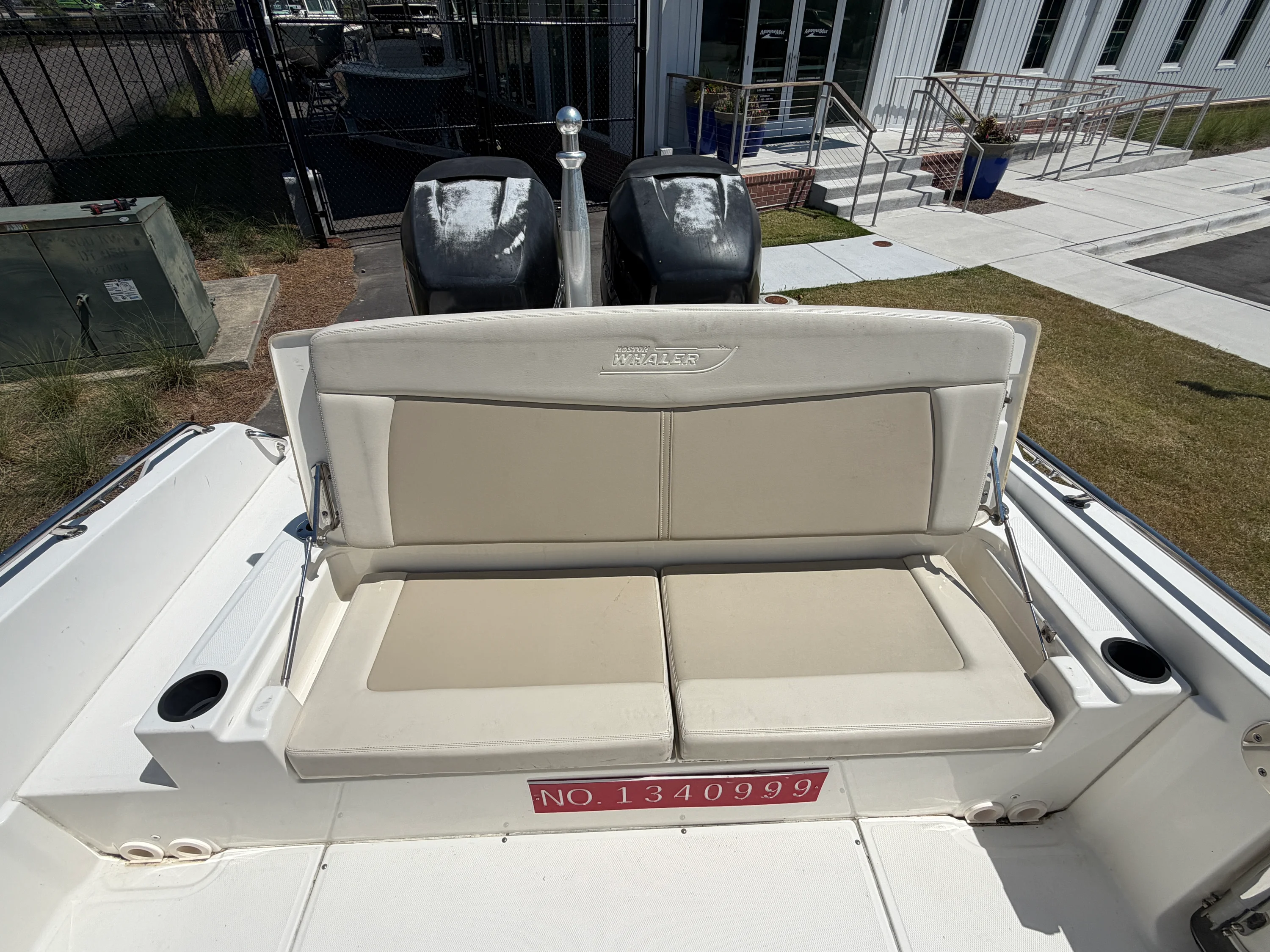 2017 Boston Whaler 270 DAUNTLESS Image Thumbnail #6