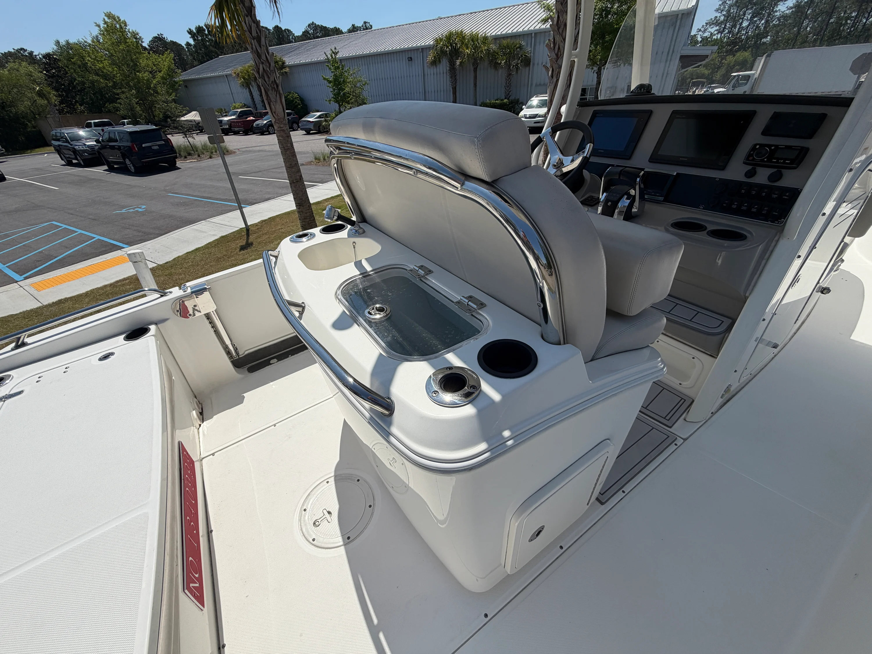 2017 Boston Whaler 270 DAUNTLESS Image Thumbnail #8