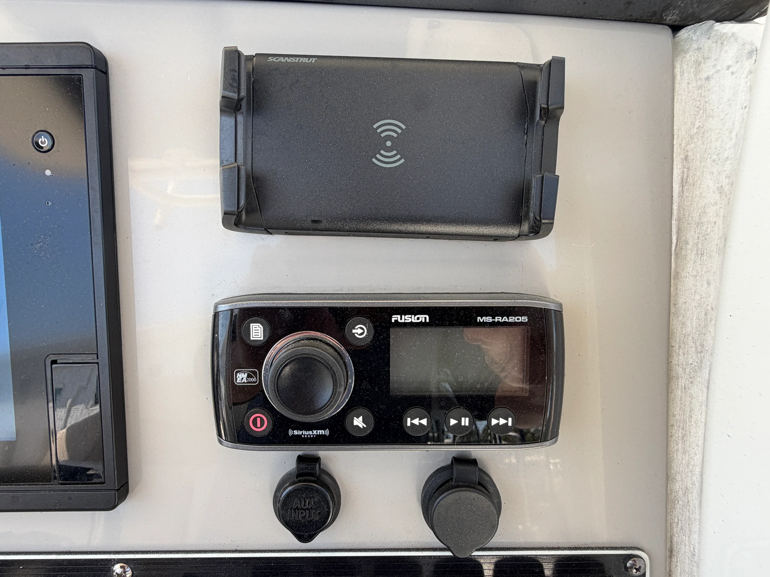 2017 Boston Whaler 270 DAUNTLESS Image Thumbnail #15