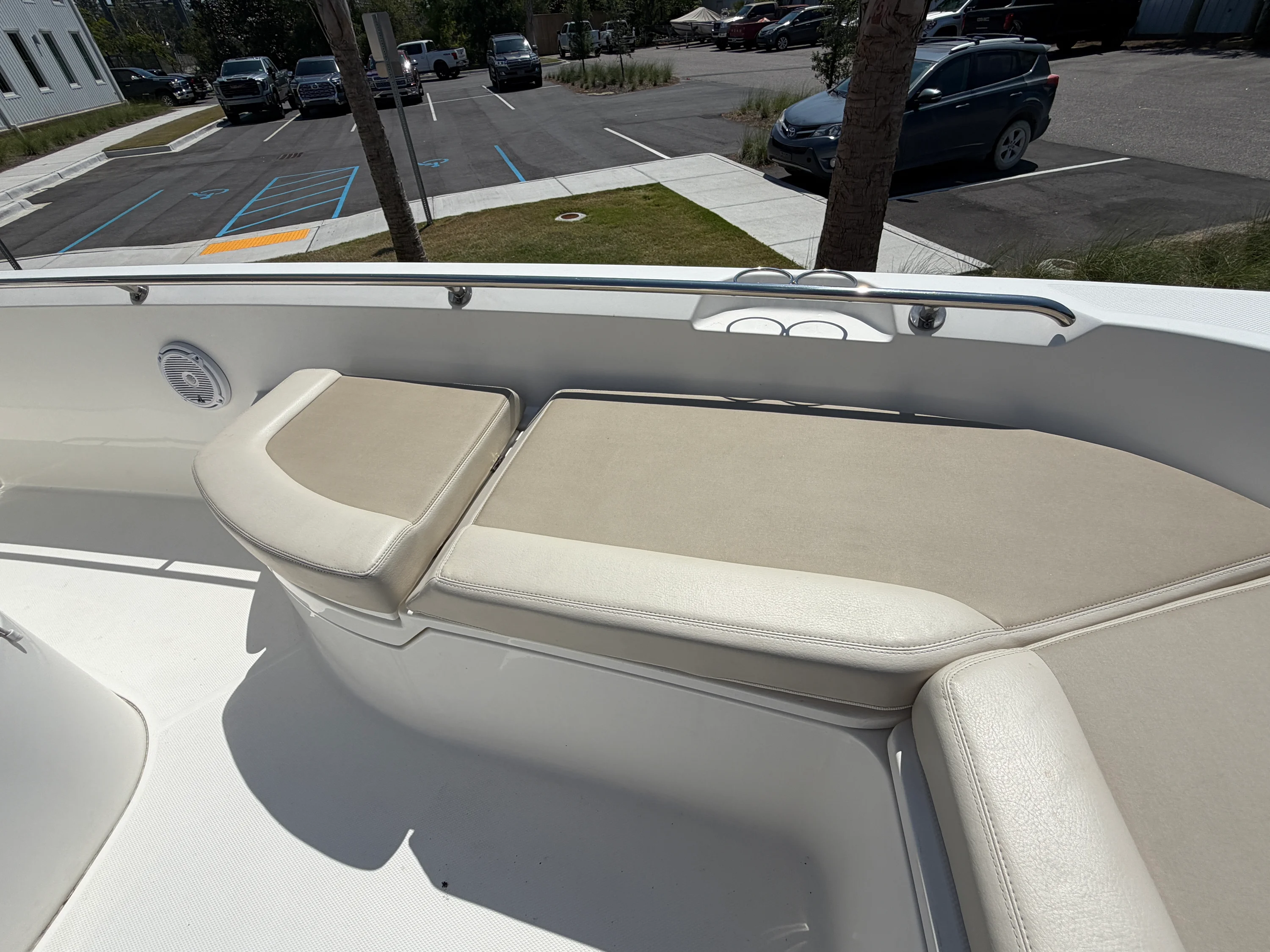 2017 Boston Whaler 270 DAUNTLESS Image Thumbnail #24