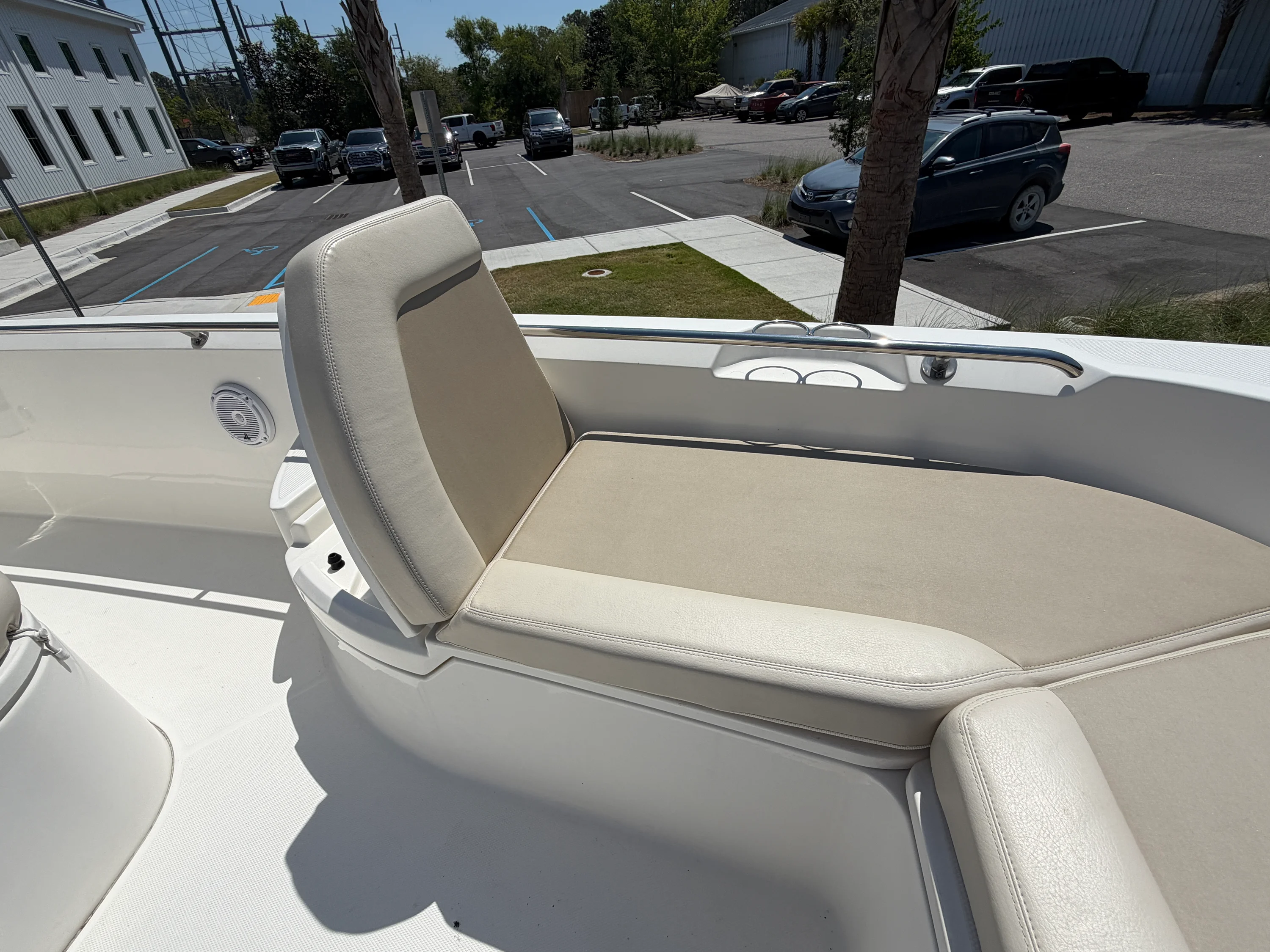 2017 Boston Whaler 270 DAUNTLESS Image Thumbnail #25