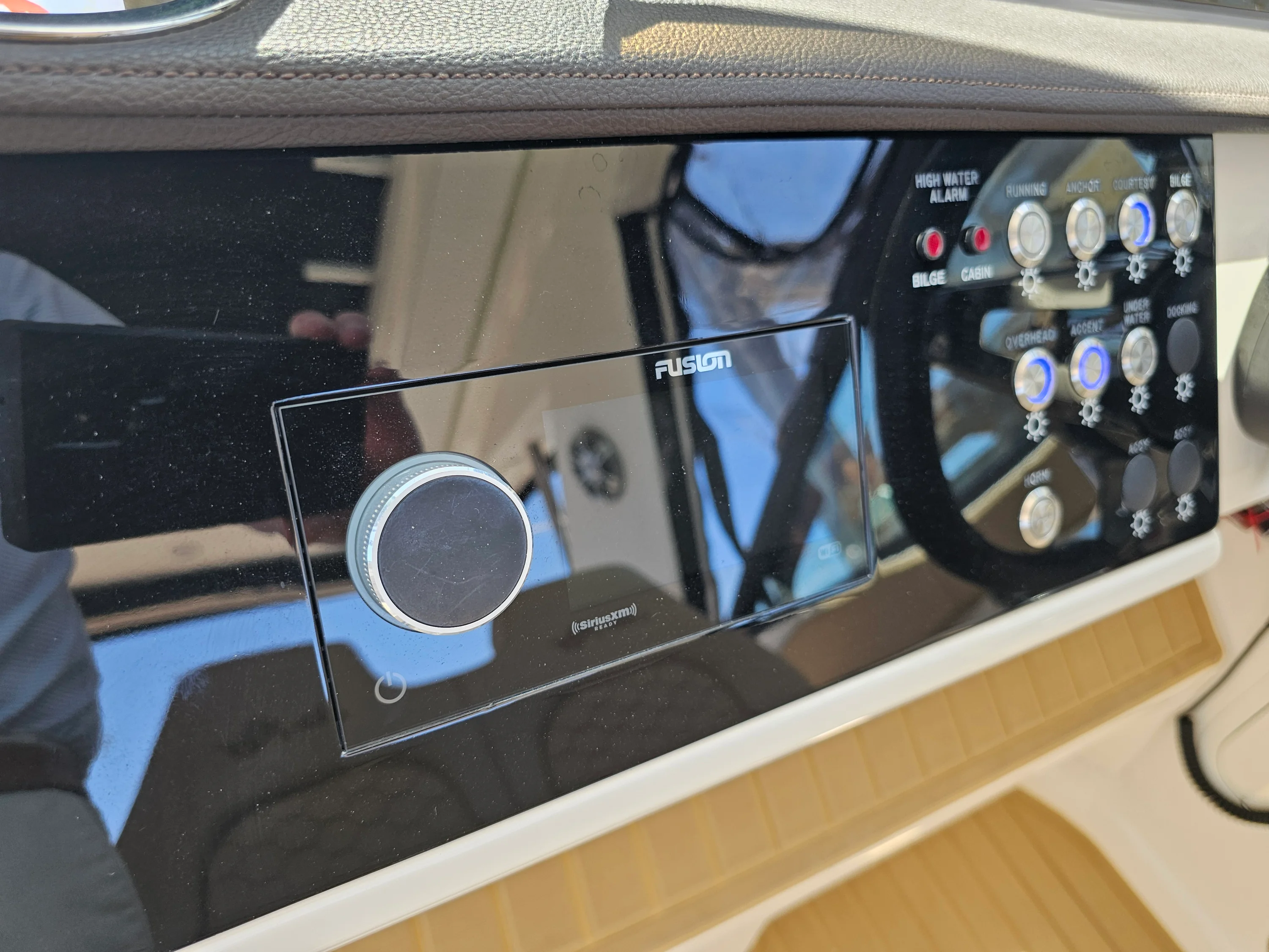 2024 Sea Ray SUNDANCER 320 OB Image Thumbnail #25