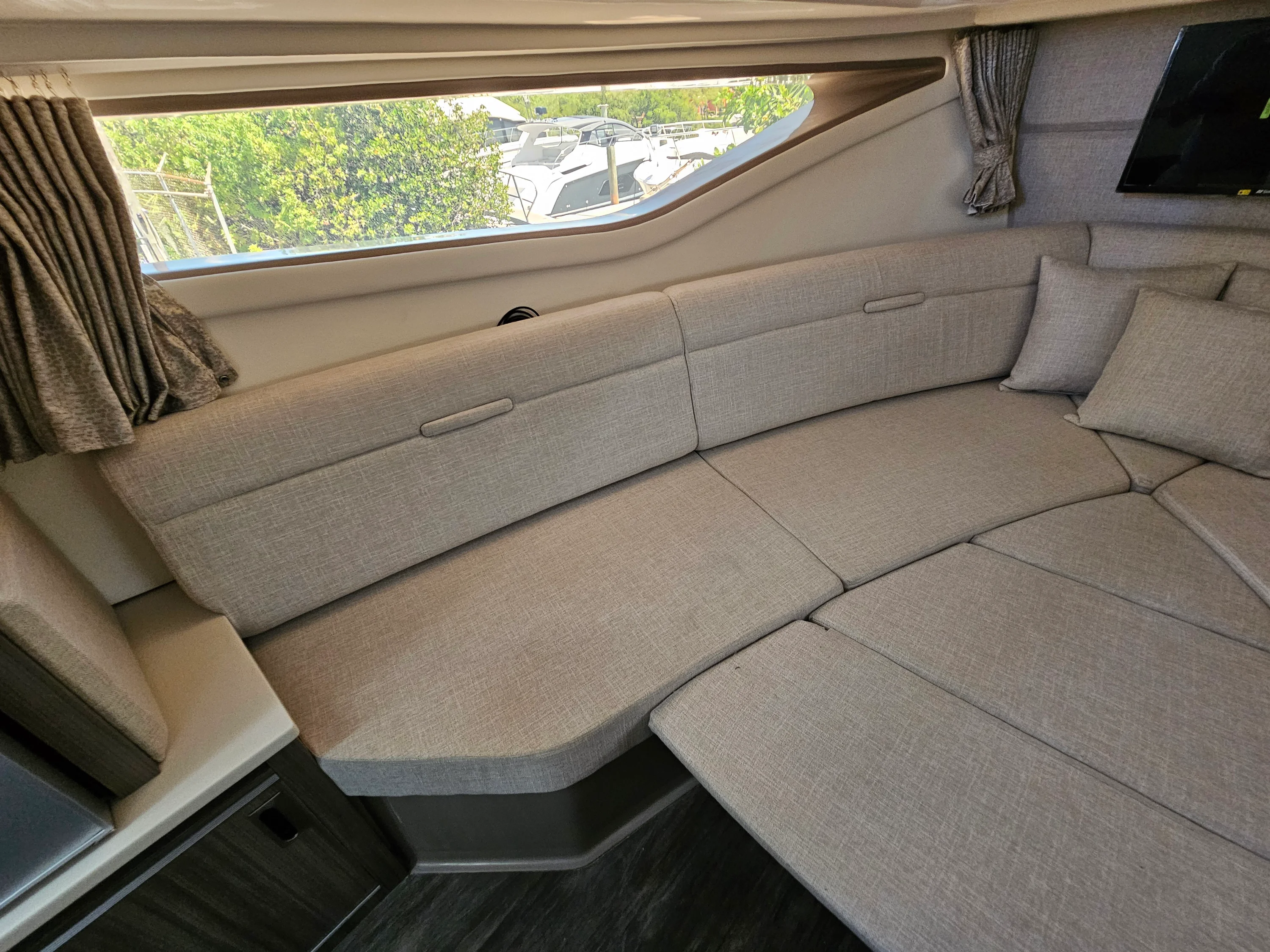 2024 Sea Ray SUNDANCER 320 OB Image Thumbnail #28