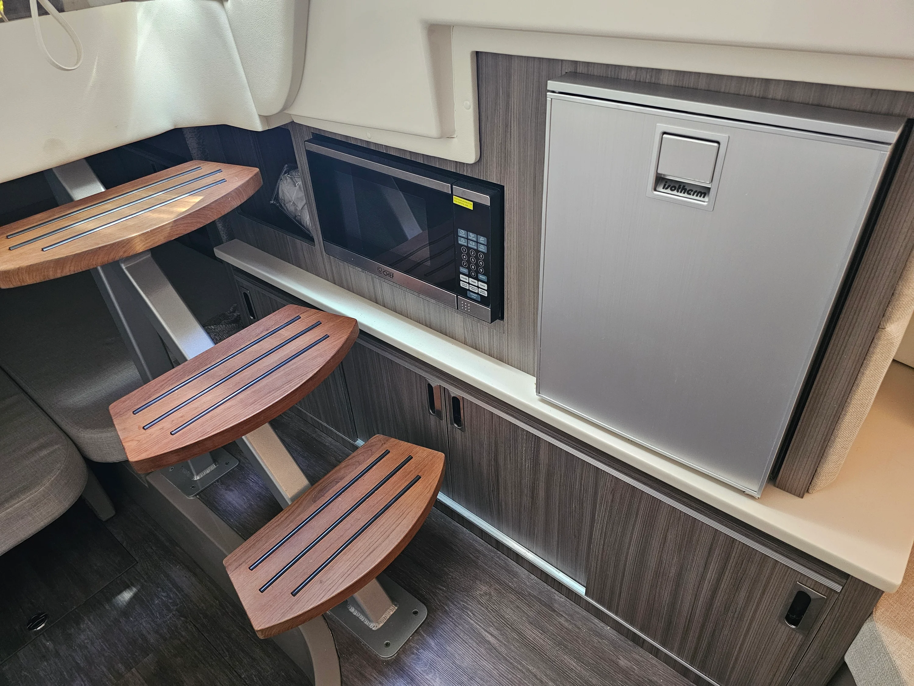 2024 Sea Ray SUNDANCER 320 OB Image Thumbnail #30