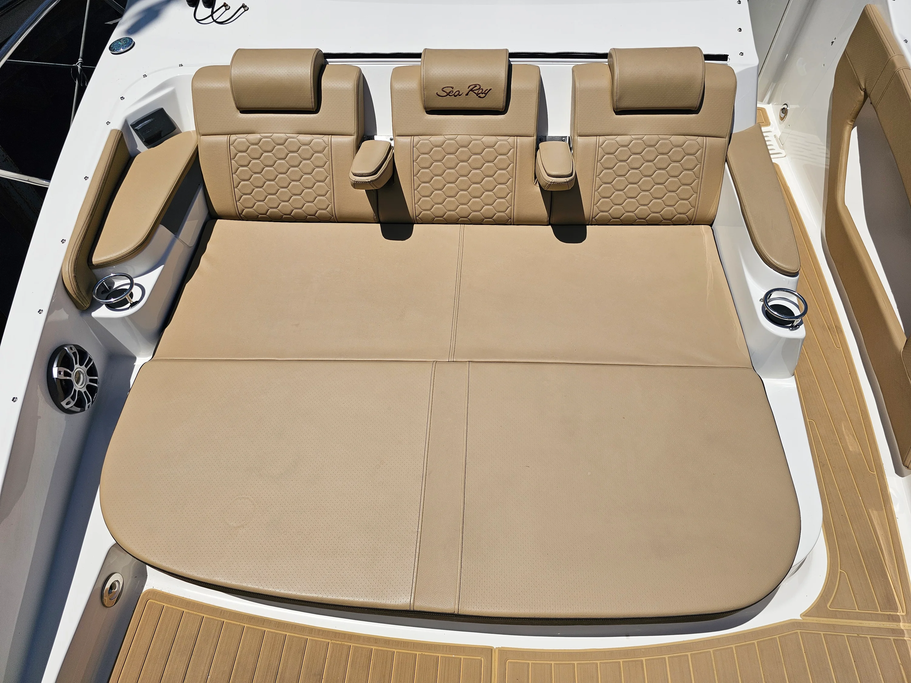 2024 Sea Ray SUNDANCER 320 OB Image Thumbnail #14
