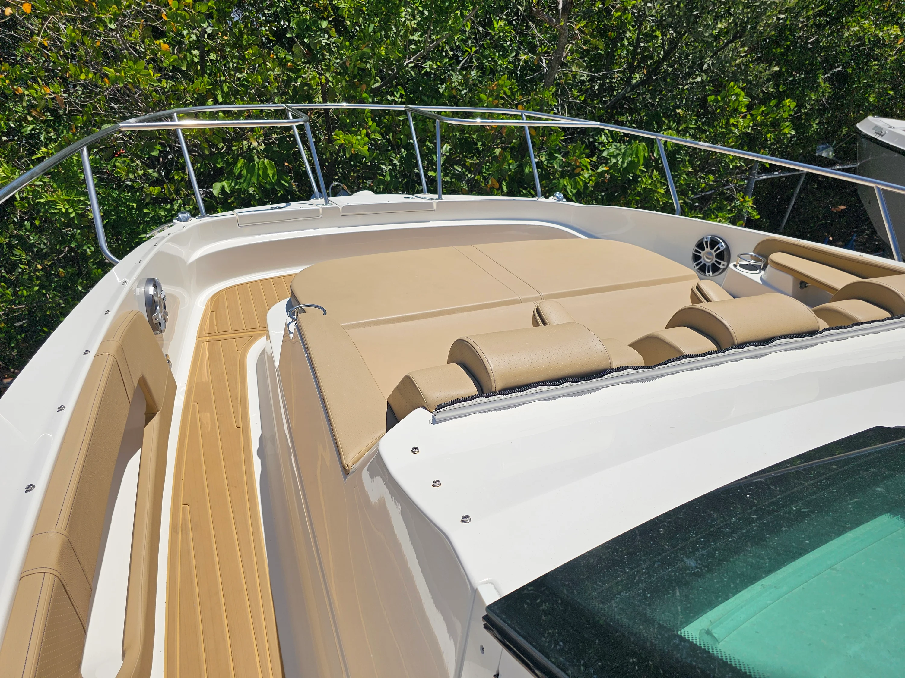 2024 Sea Ray SUNDANCER 320 OB Image Thumbnail #13