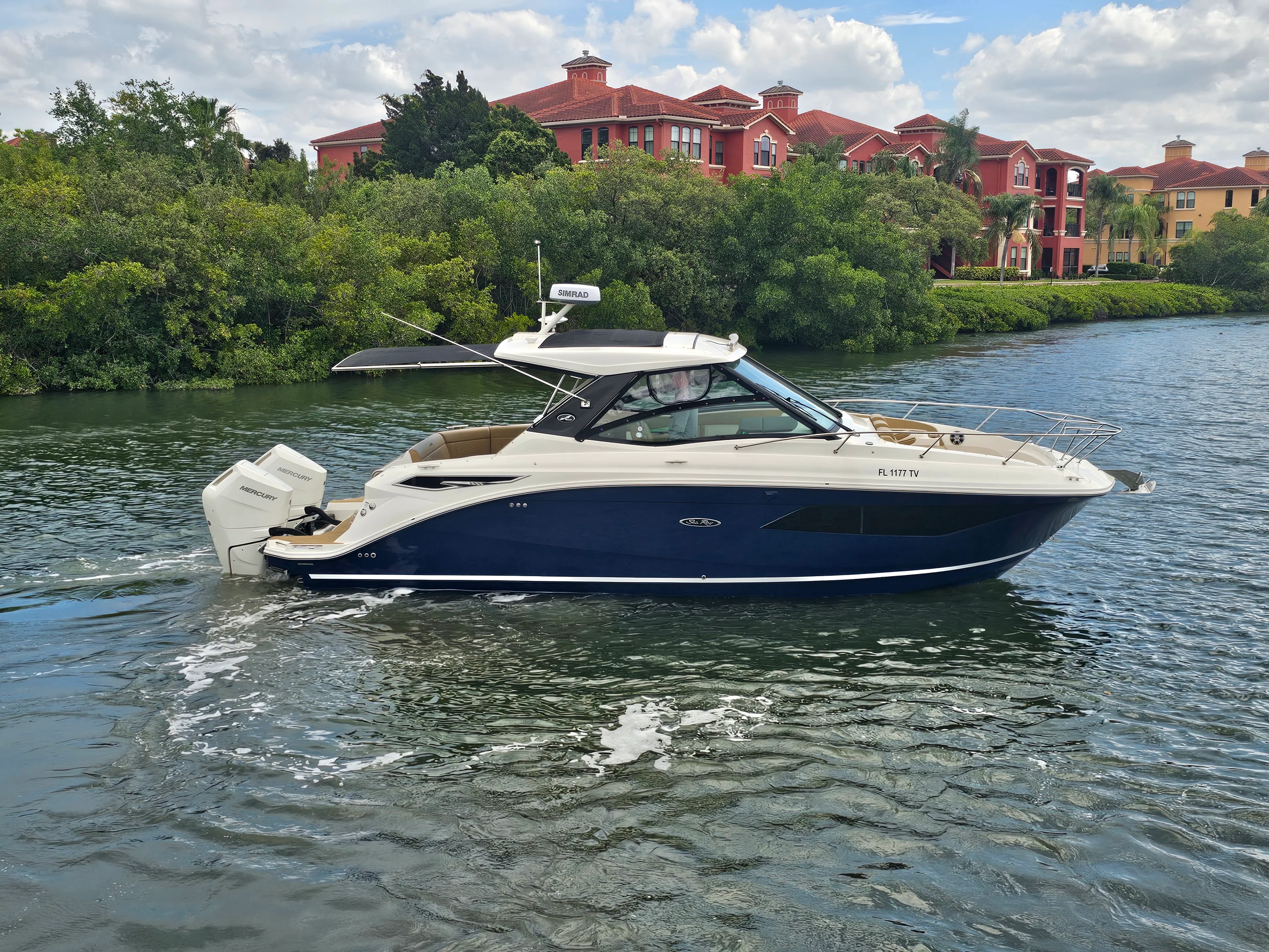 2024 Sea Ray SUNDANCER 320 OB Image Thumbnail #1