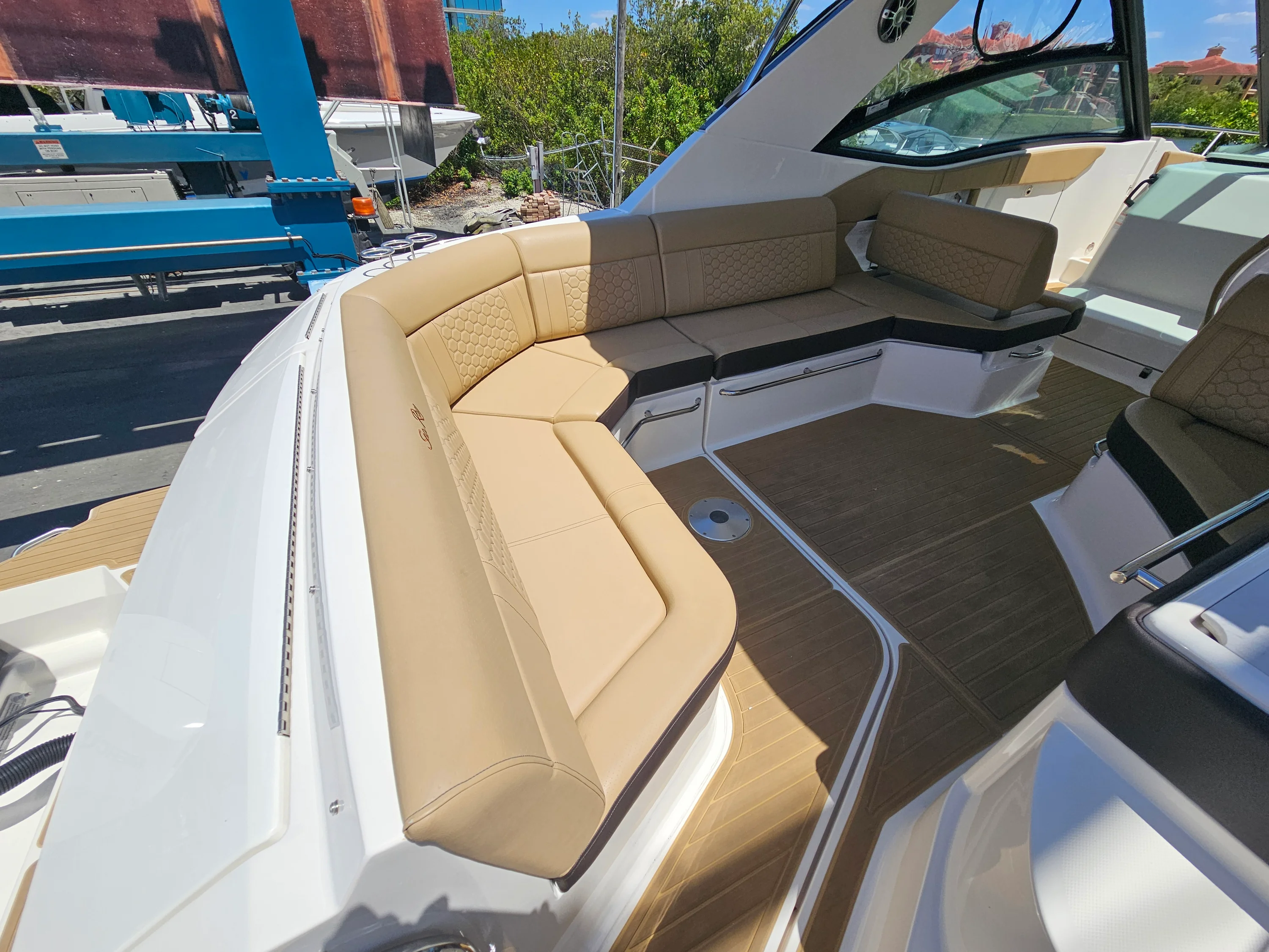 2024 Sea Ray SUNDANCER 320 OB Image Thumbnail #17