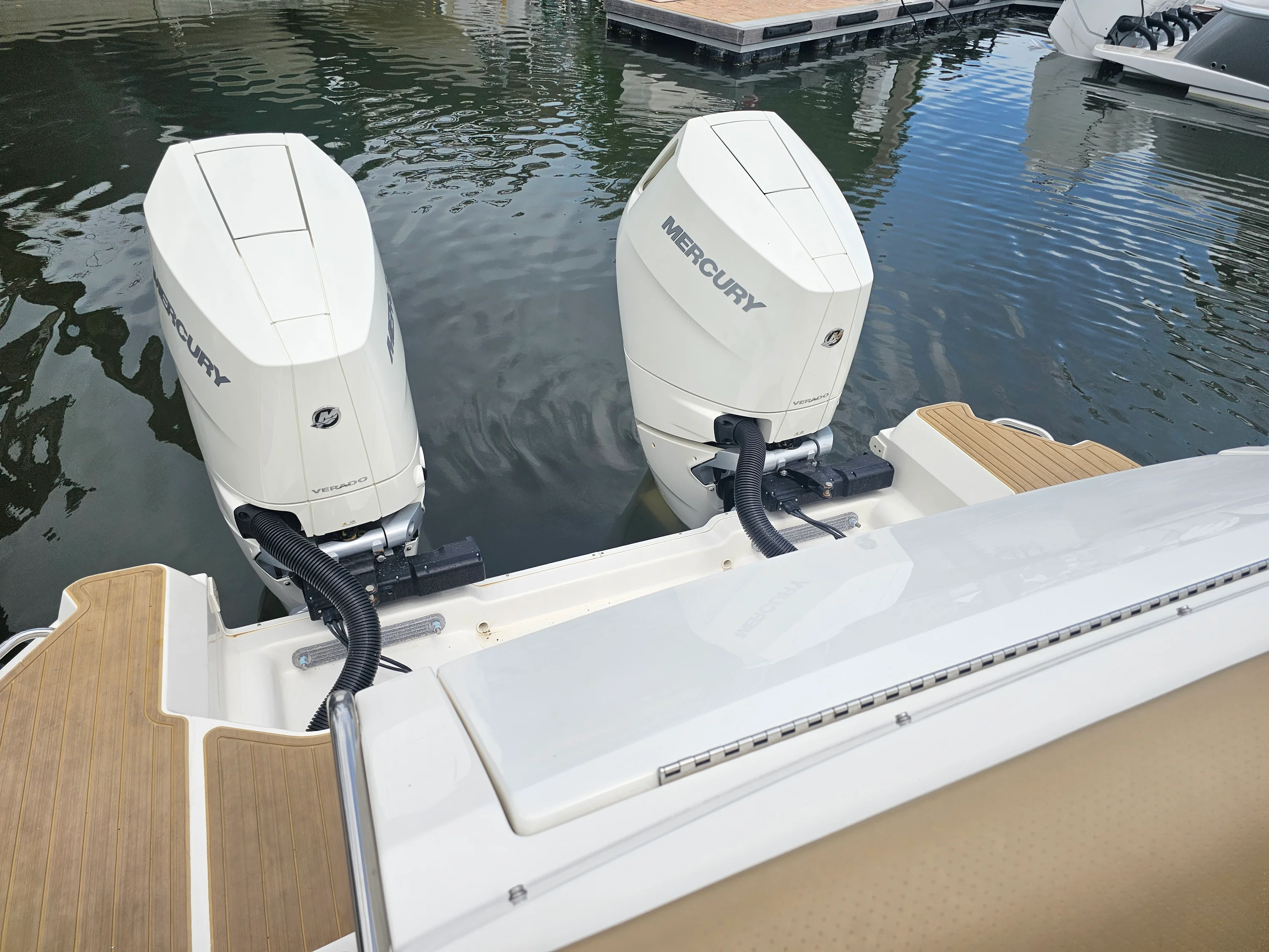 2024 Sea Ray SUNDANCER 320 OB Image Thumbnail #8