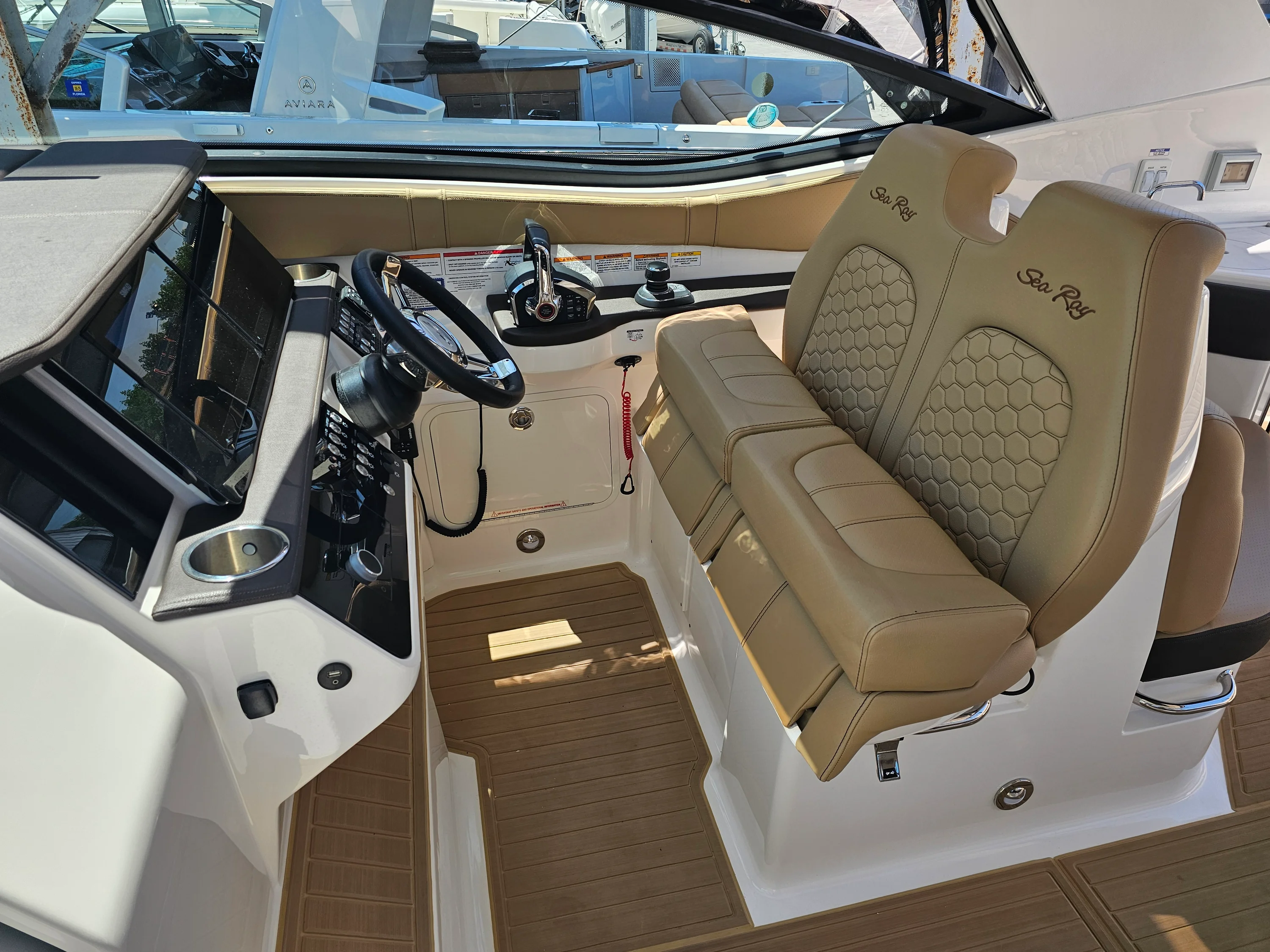 2024 Sea Ray SUNDANCER 320 OB Image Thumbnail #21