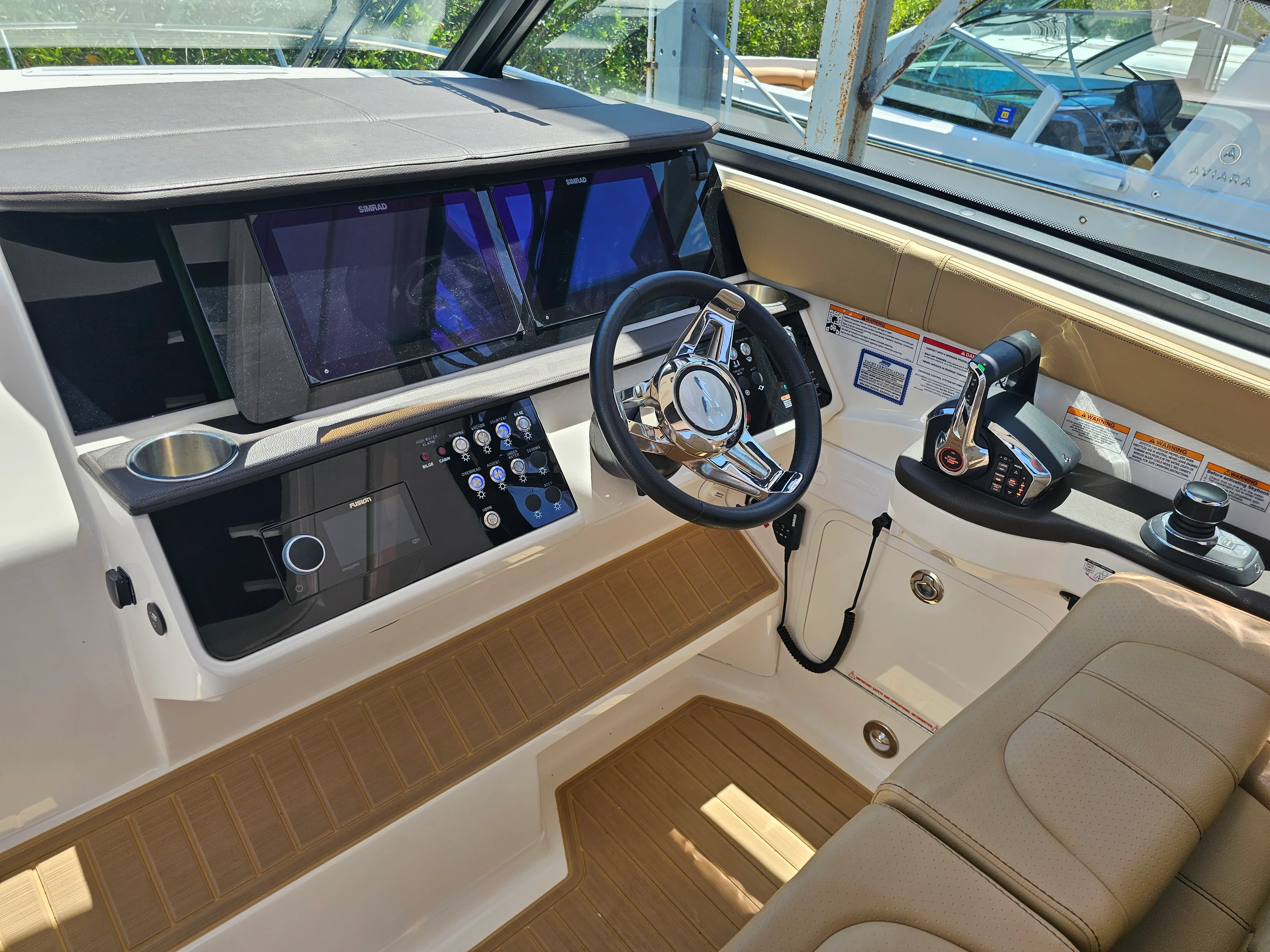 2024 Sea Ray SUNDANCER 320 OB Image Thumbnail #23