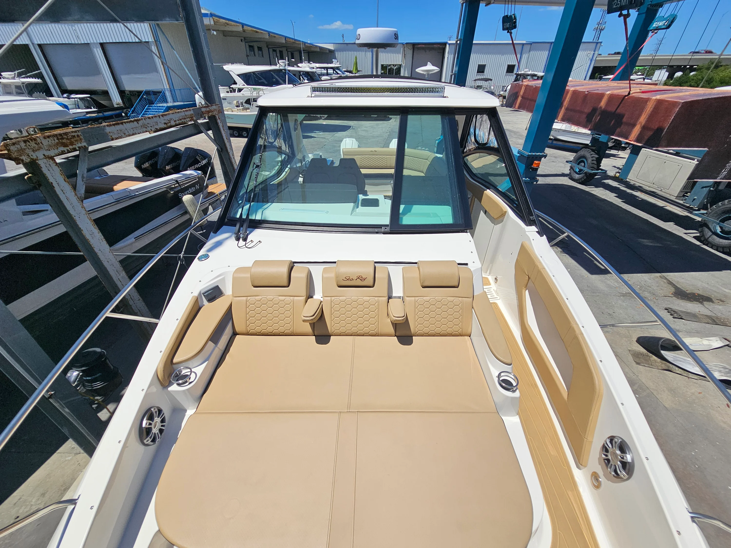 2024 Sea Ray SUNDANCER 320 OB Image Thumbnail #12