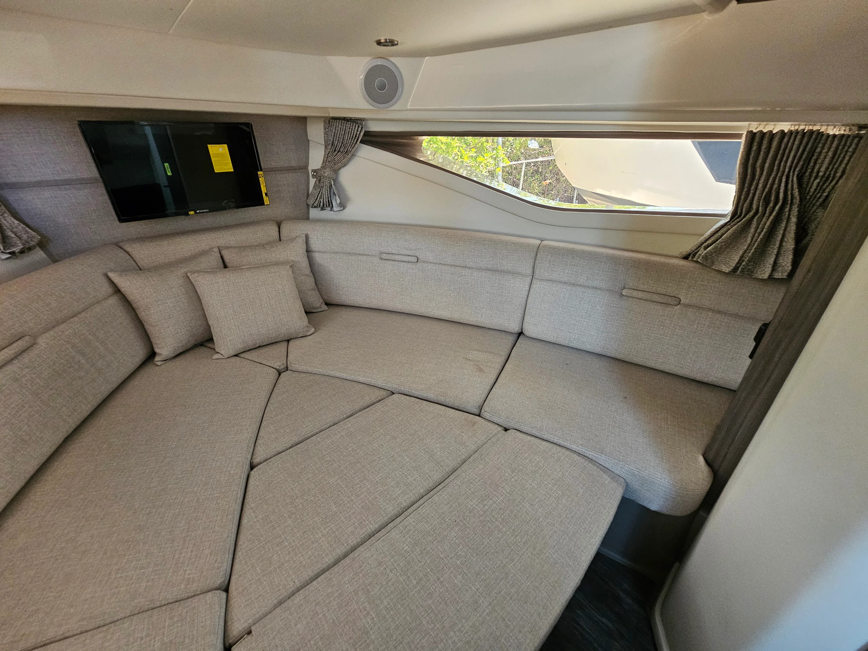 2024 Sea Ray SUNDANCER 320 OB Image Thumbnail #29