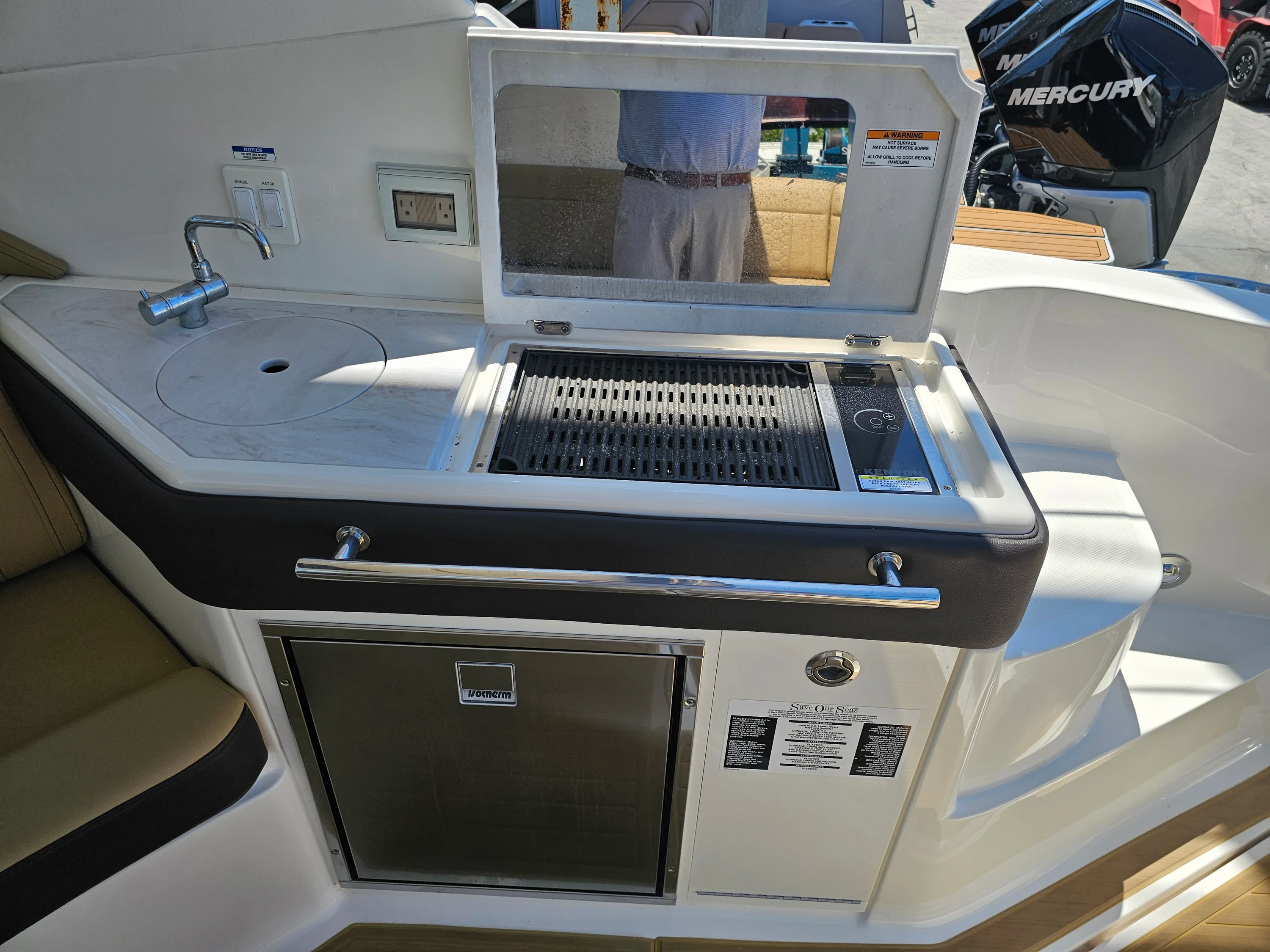 2024 Sea Ray SUNDANCER 320 OB Image Thumbnail #19