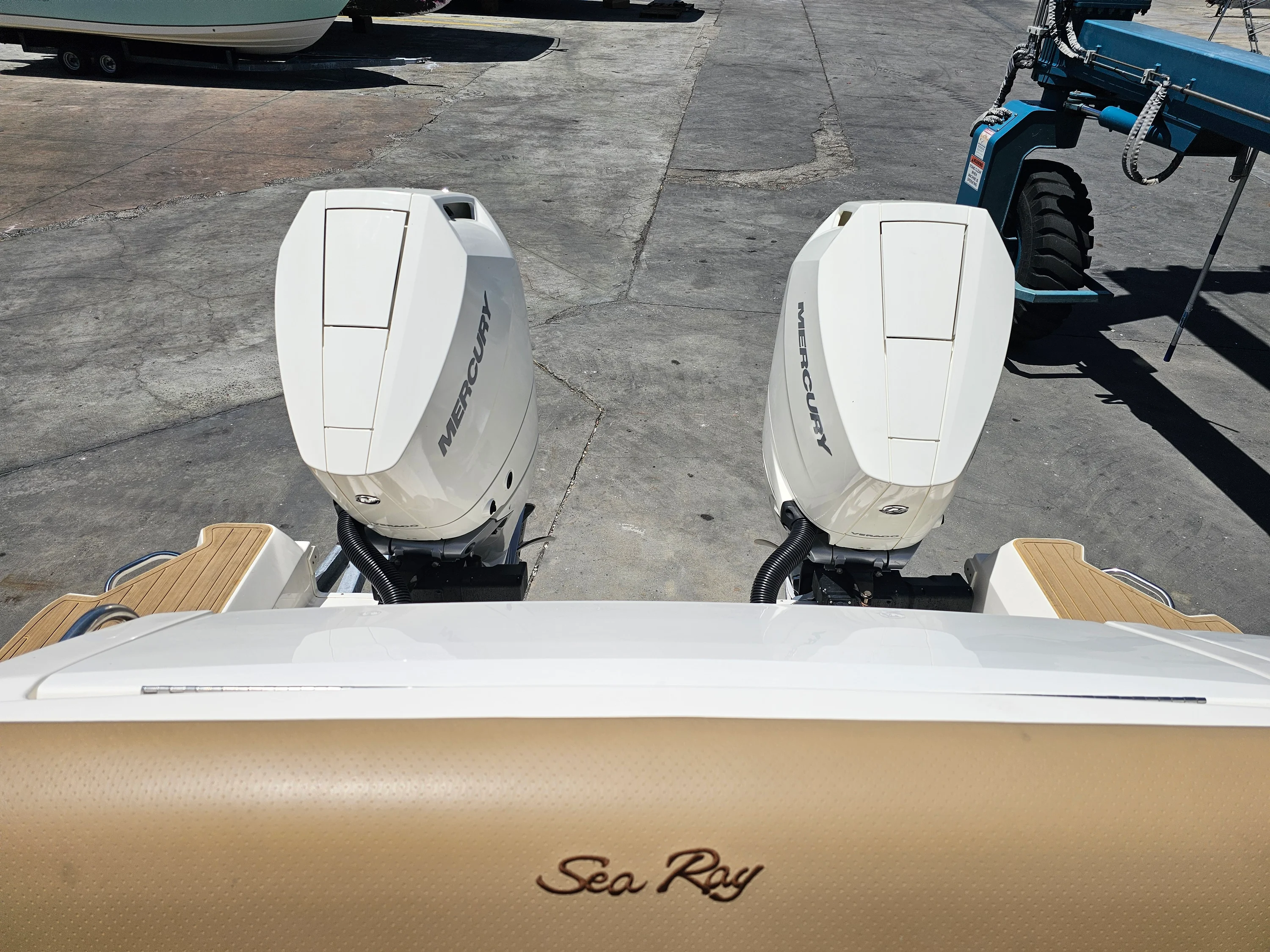 2024 Sea Ray SUNDANCER 320 OB Image Thumbnail #16