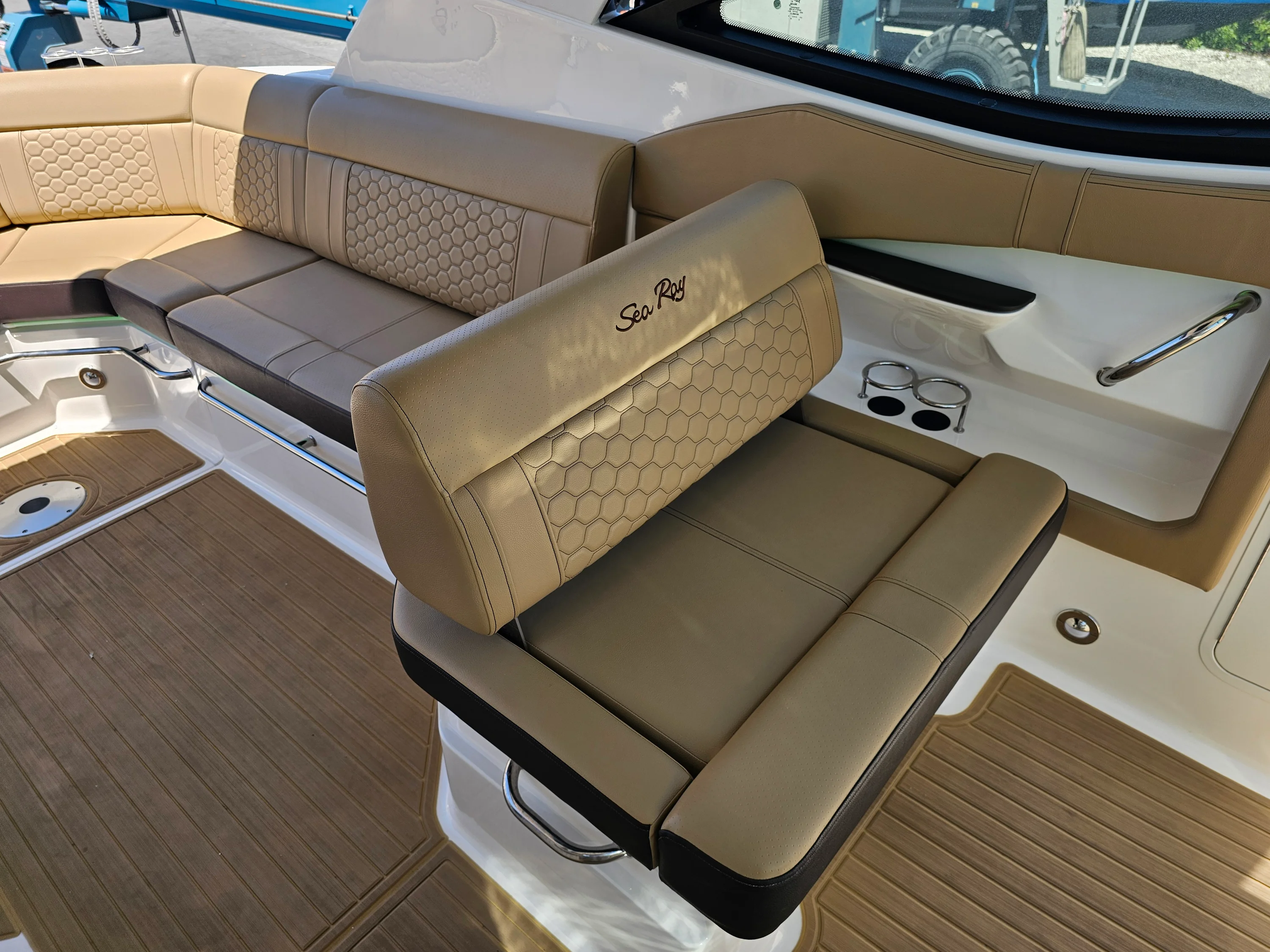 2024 Sea Ray SUNDANCER 320 OB Image Thumbnail #22