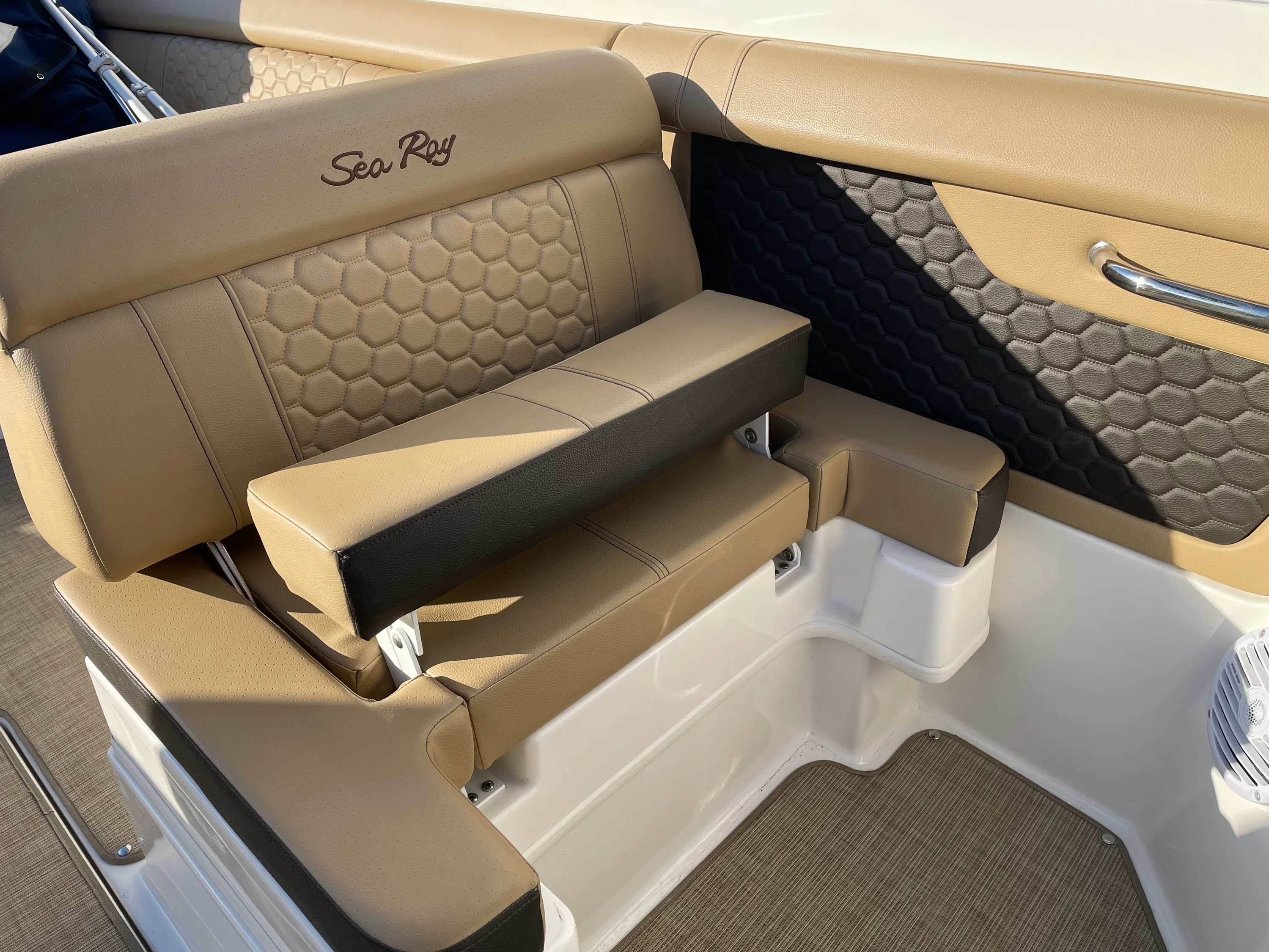 2018 Sea Ray 270 SUNDECK Image Thumbnail #31