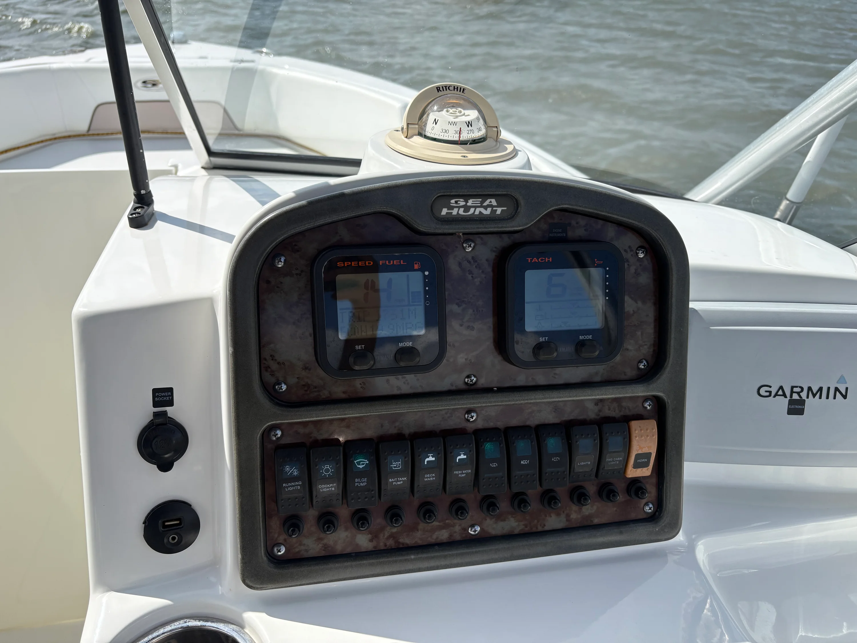 2013 Sea Hunt ESCAPE 234 LE Image Thumbnail #28