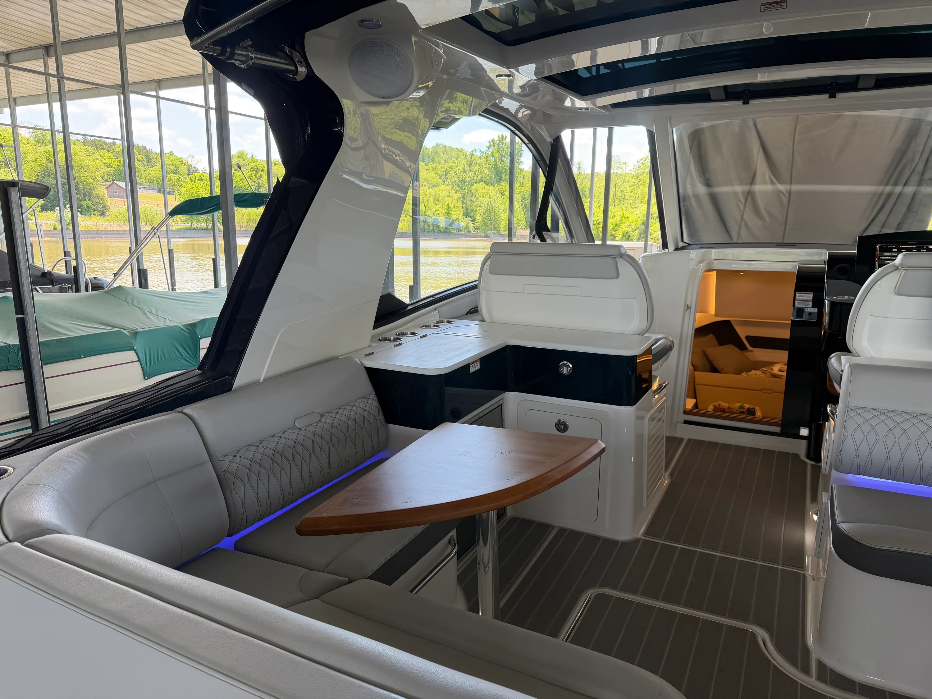 2023 Sea Ray 370 DA Image Thumbnail #5