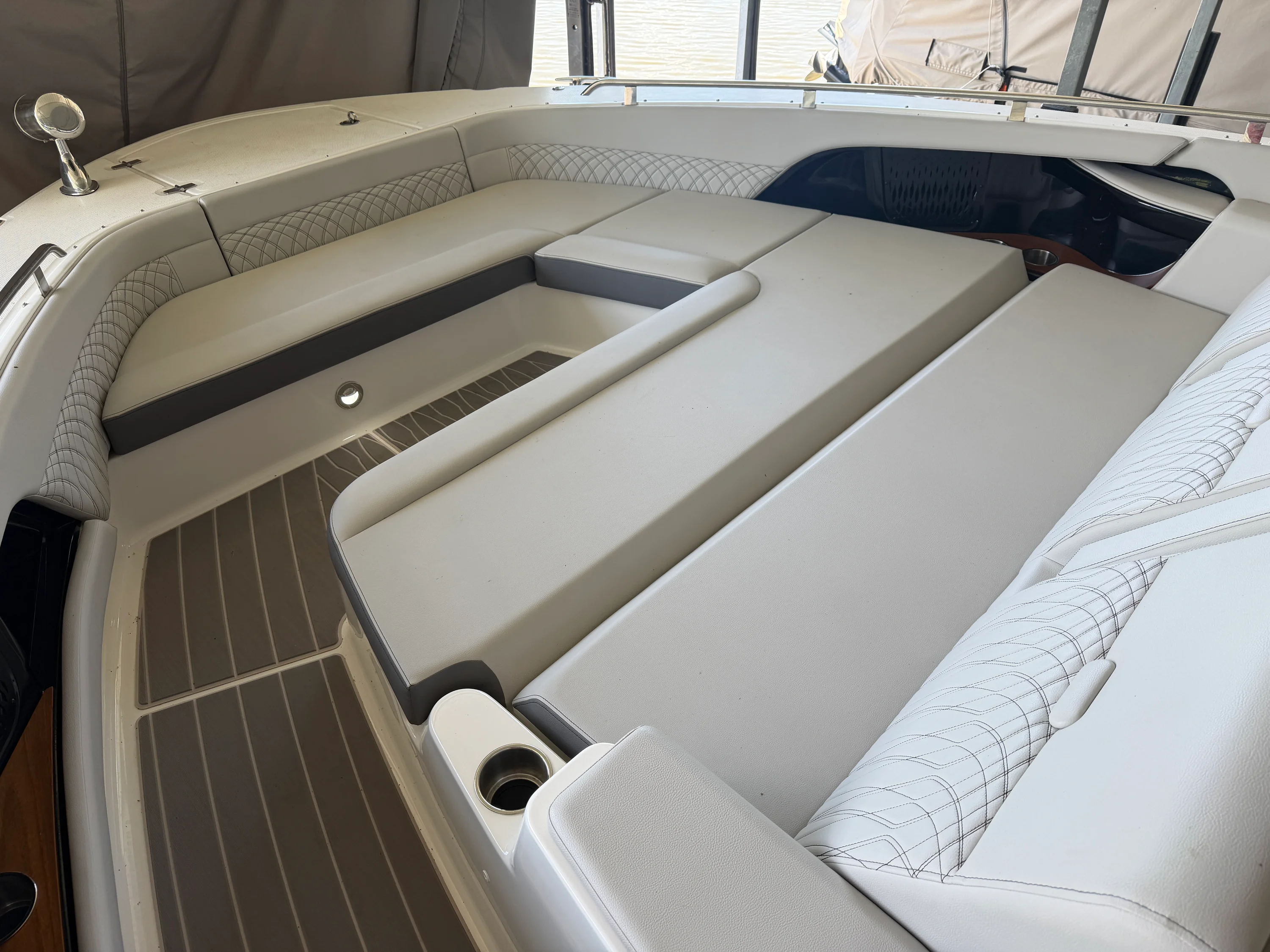 2023 Sea Ray 370 DA Image Thumbnail #11