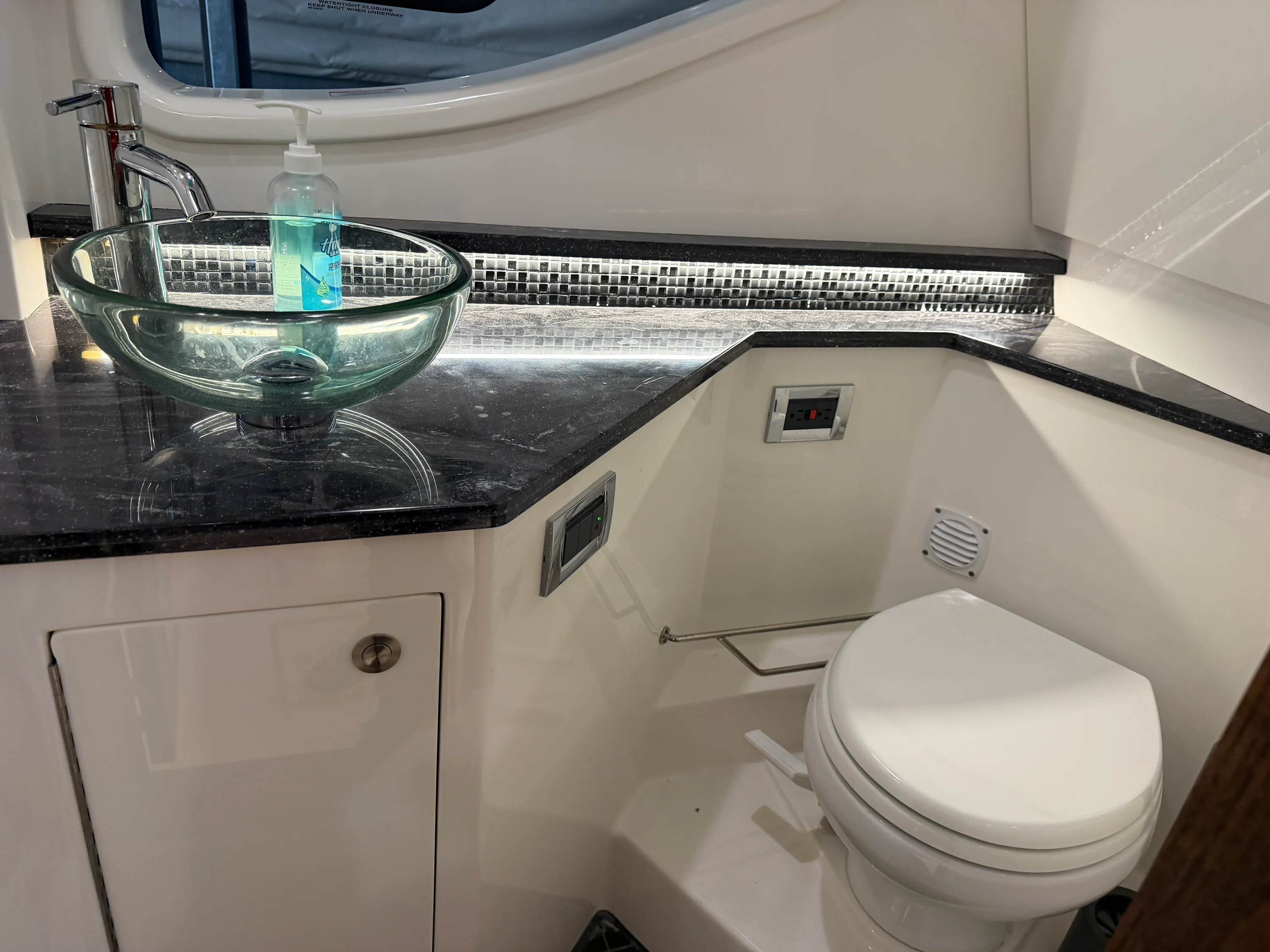 2023 Sea Ray 370 DA Image Thumbnail #22