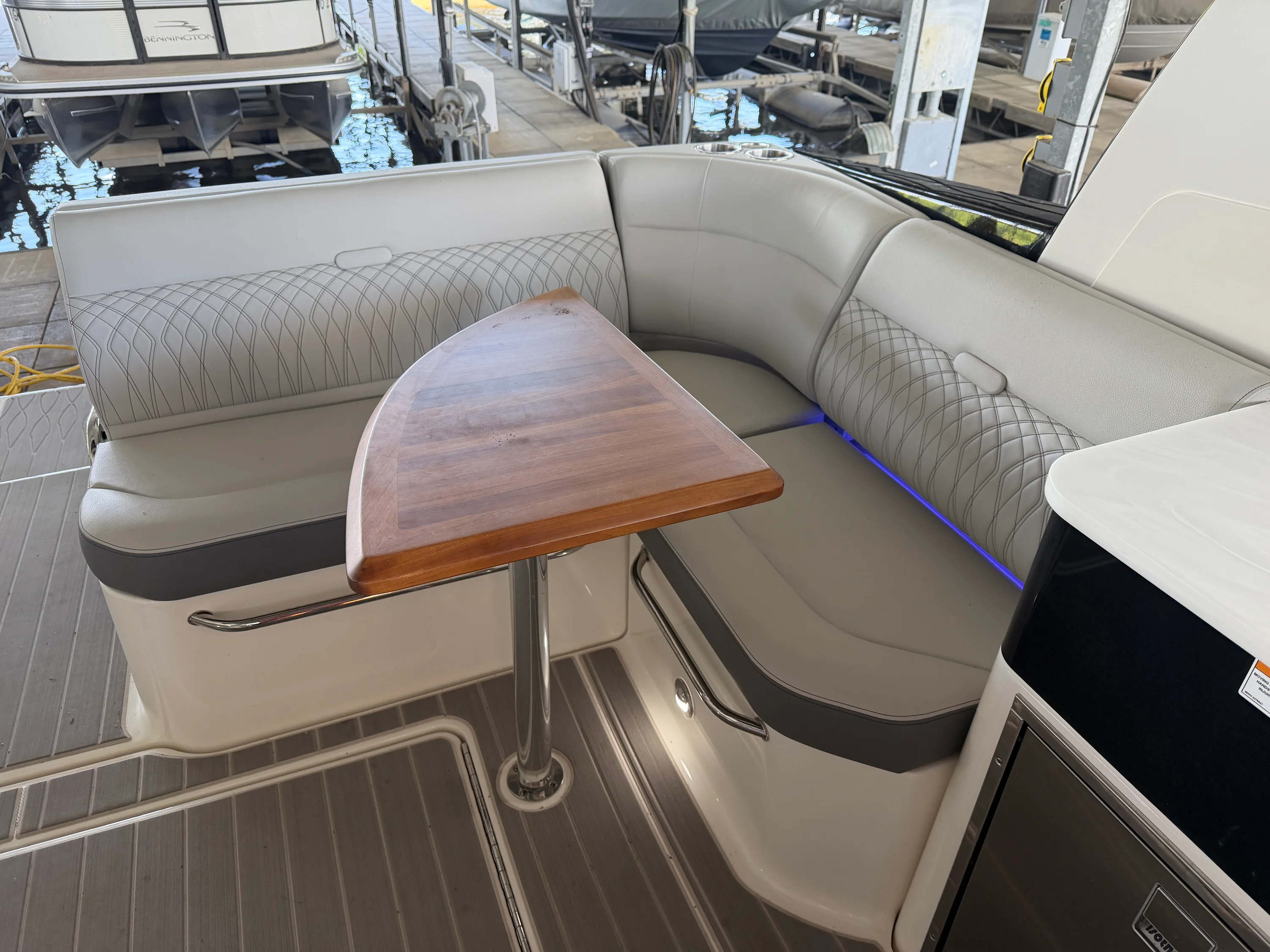 2023 Sea Ray 370 DA Image Thumbnail #9
